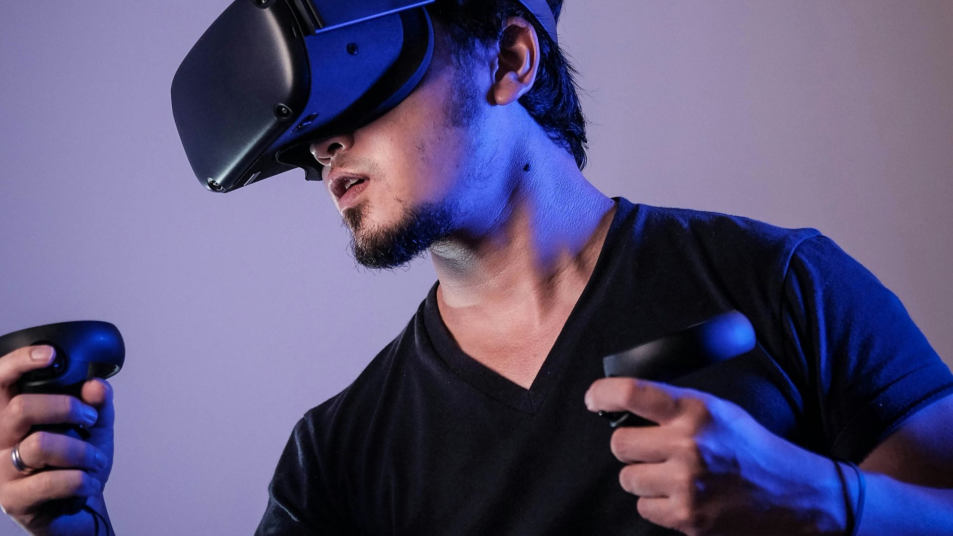 man in black crew neck t-shirt wearing black sunglasses holding black smartphone