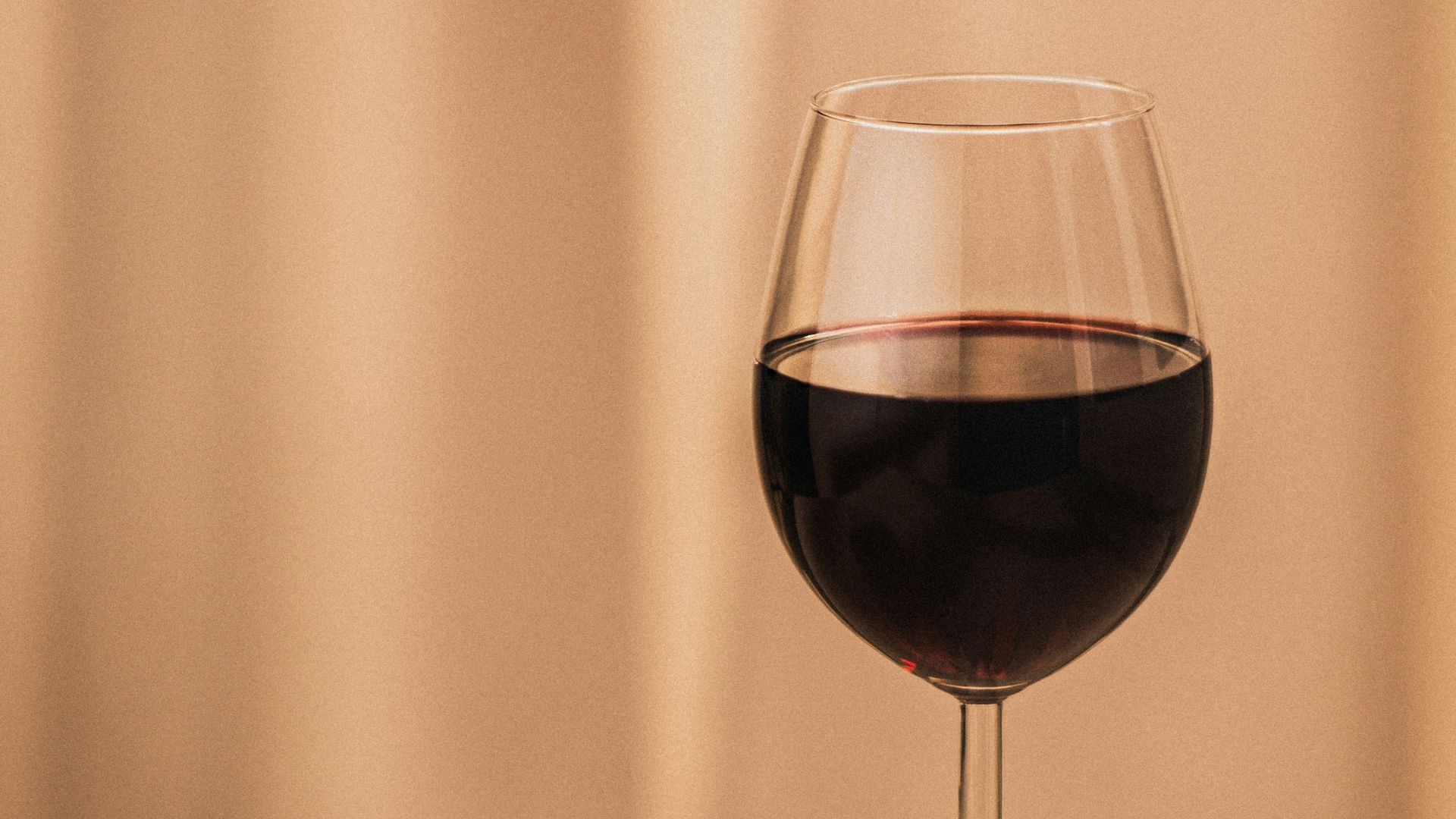 clear wine glass with red wine