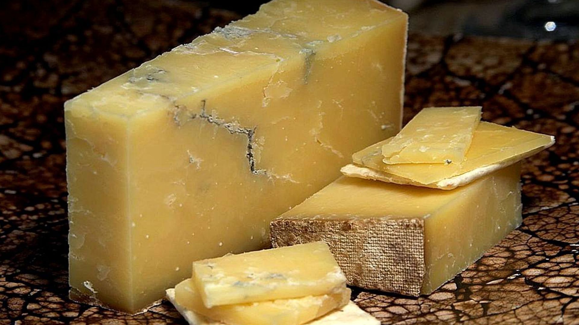 File:Montgomerys cheddar cheese.jpg