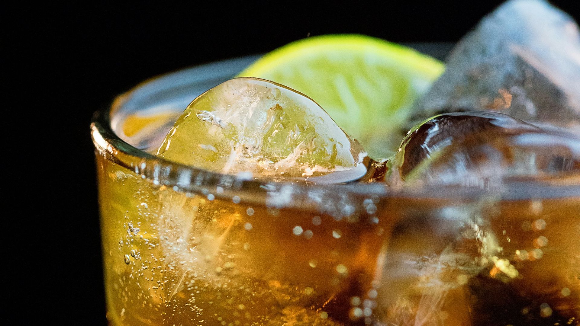 clear drinking glass with ice cubes and lemon