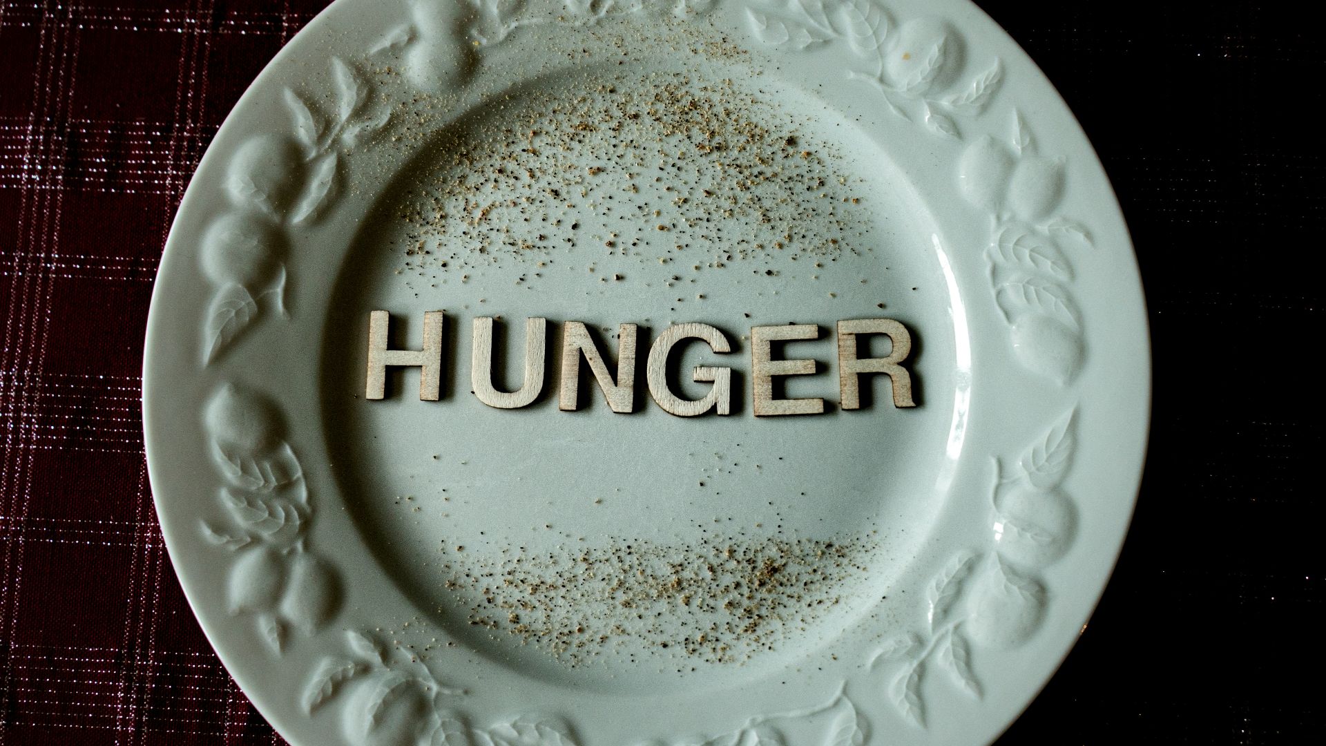 white and gold ceramic round plate