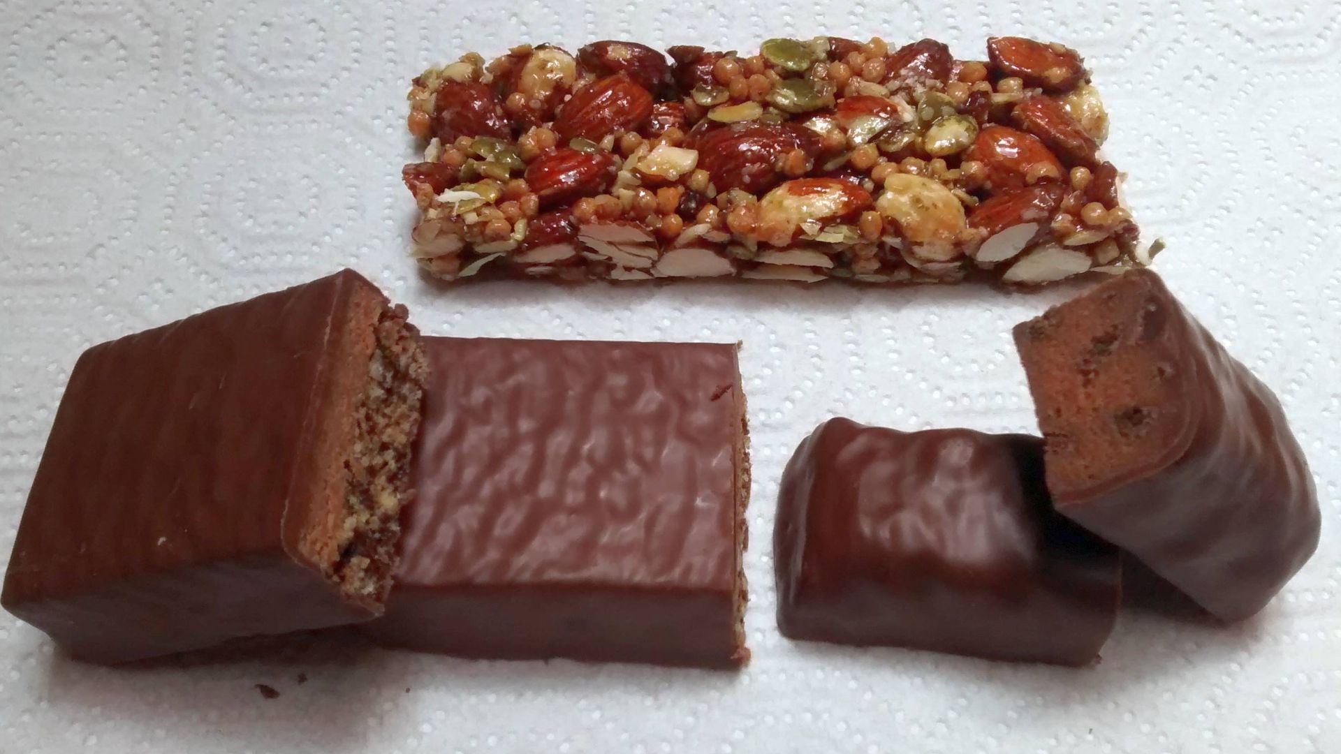 File:Three protein bars, two cut in half.jpg