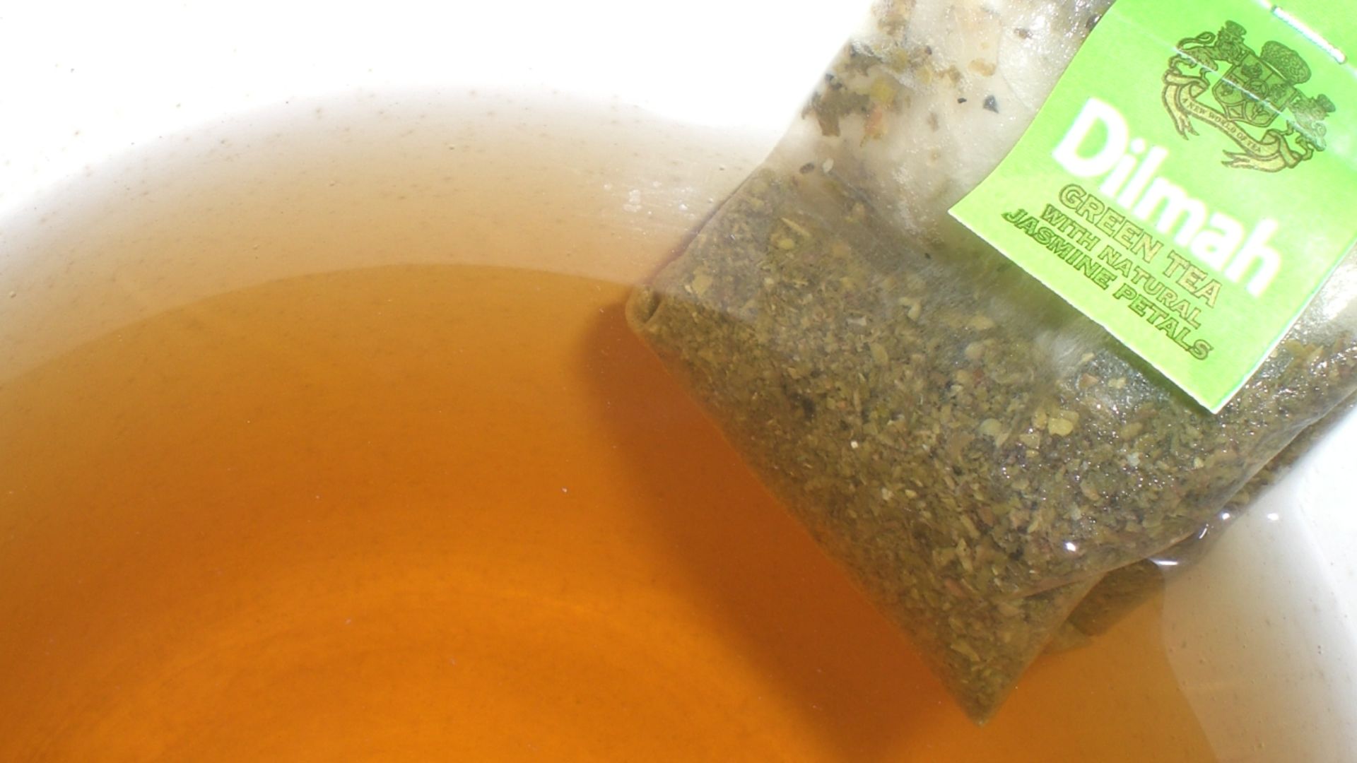 File:Dilmah Green Tea Jasmine Petals MJF Group tea cup water.JPG