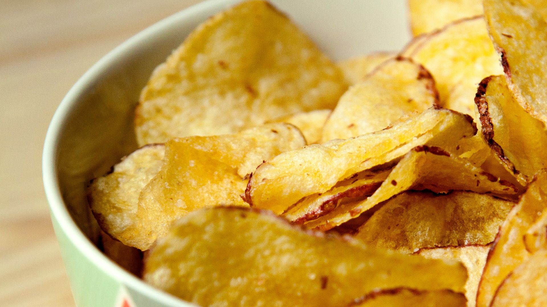 potato chips in bowl