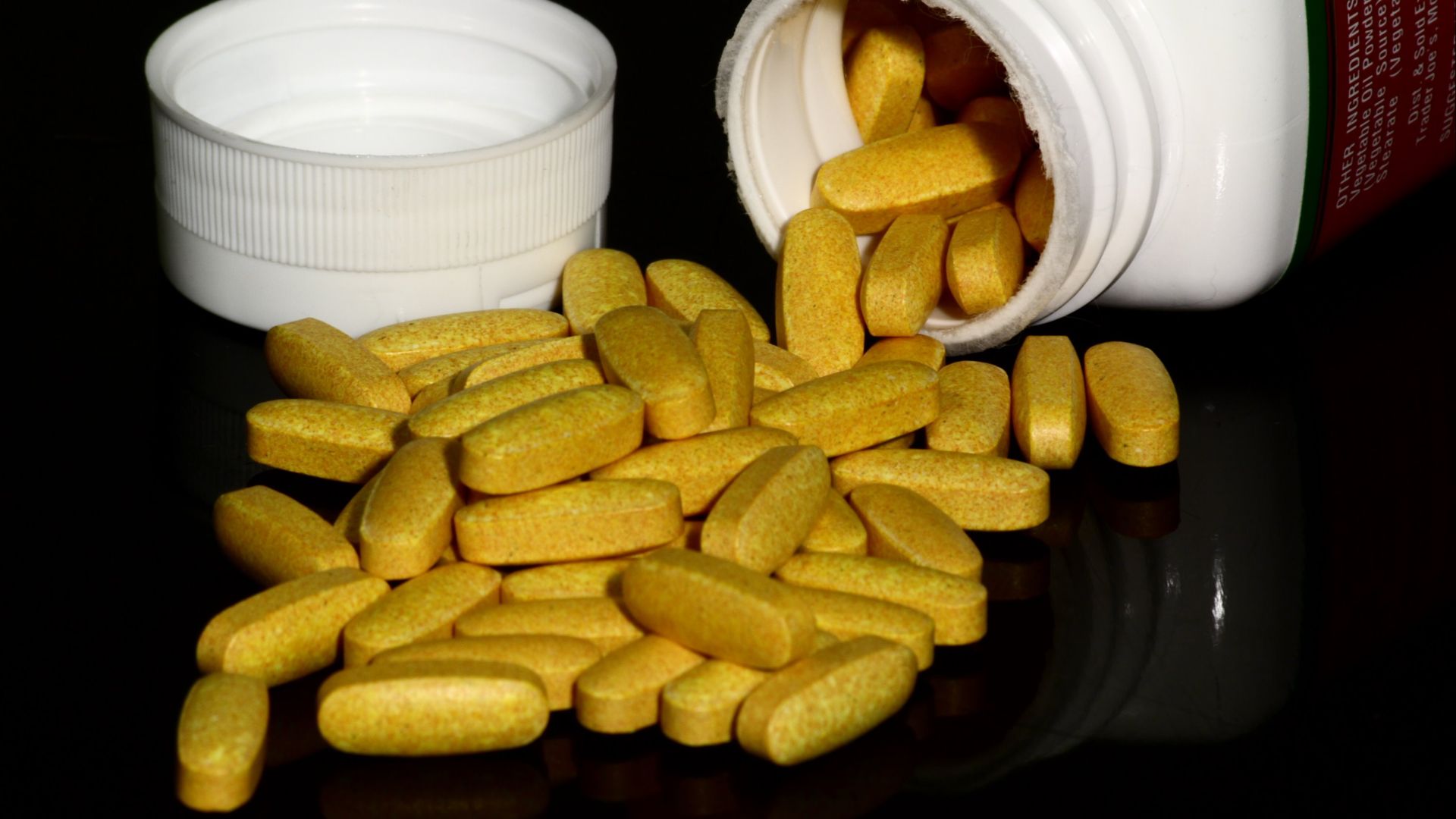File:B vitamin supplement tablets.jpg