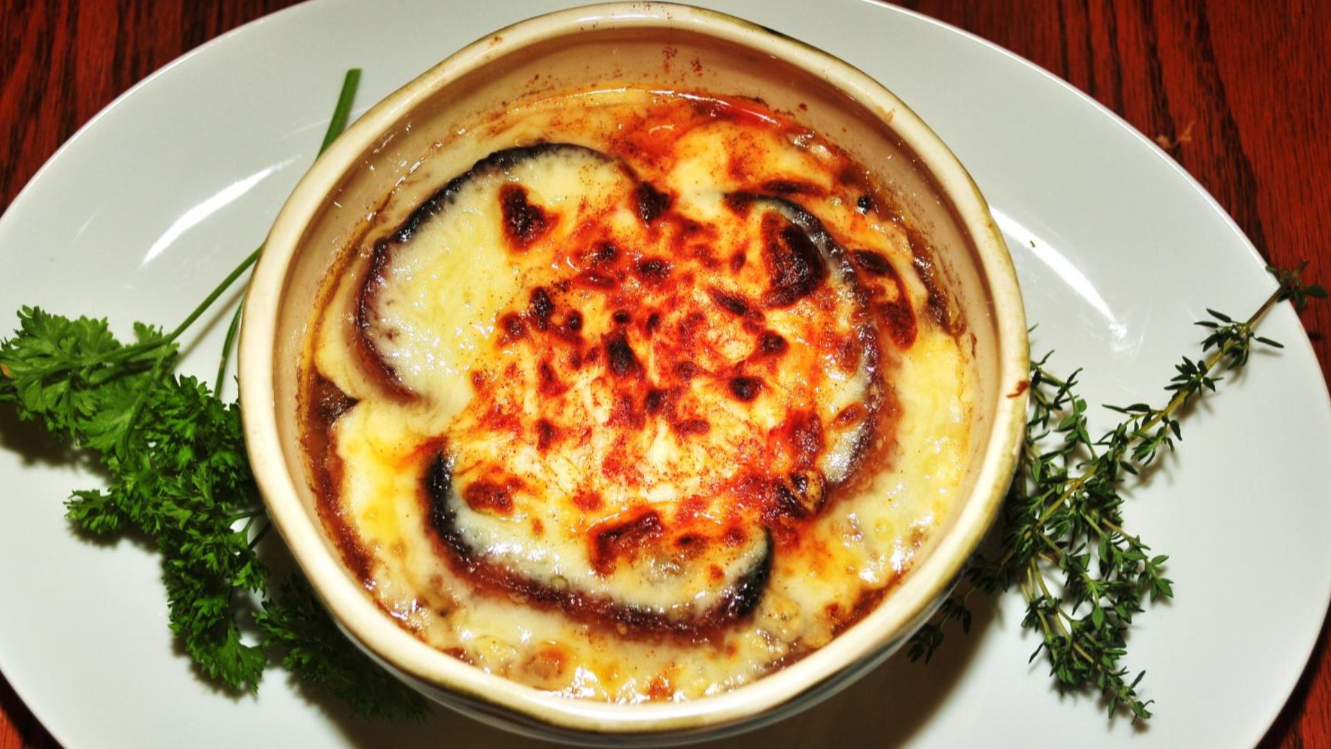 File:Mmm... French onion soup (4669587391).jpg