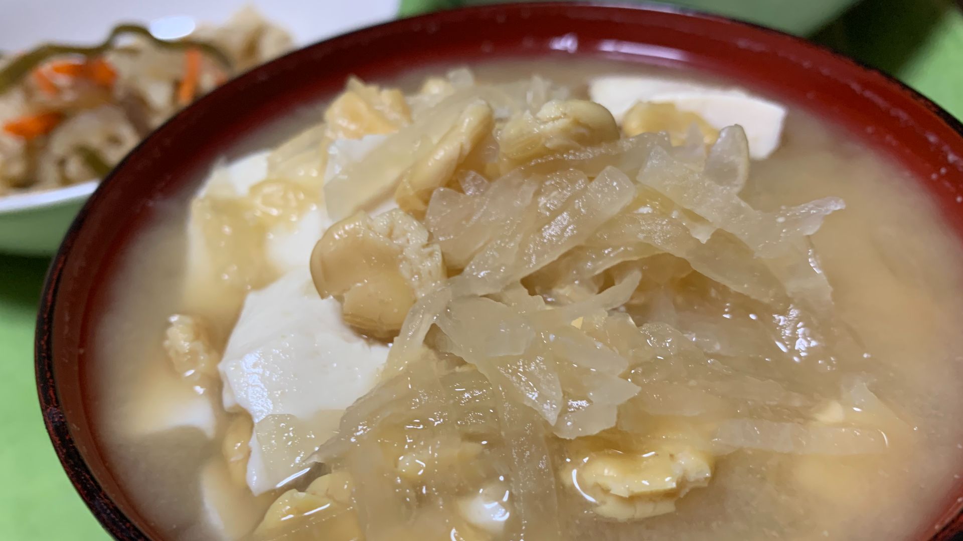 File:Uchimame-no-misoshiru, Miso soup, Japan.jpg