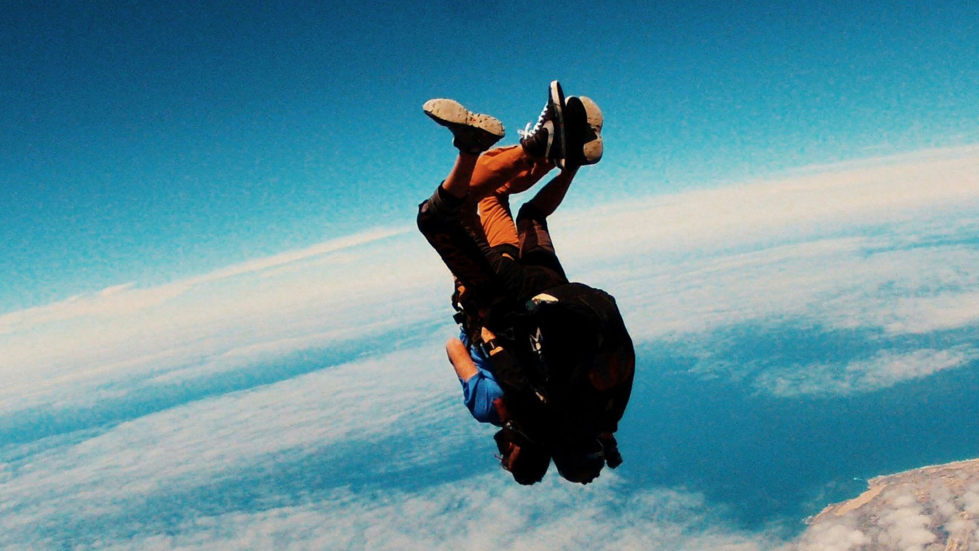 person skydiving on air during daytime