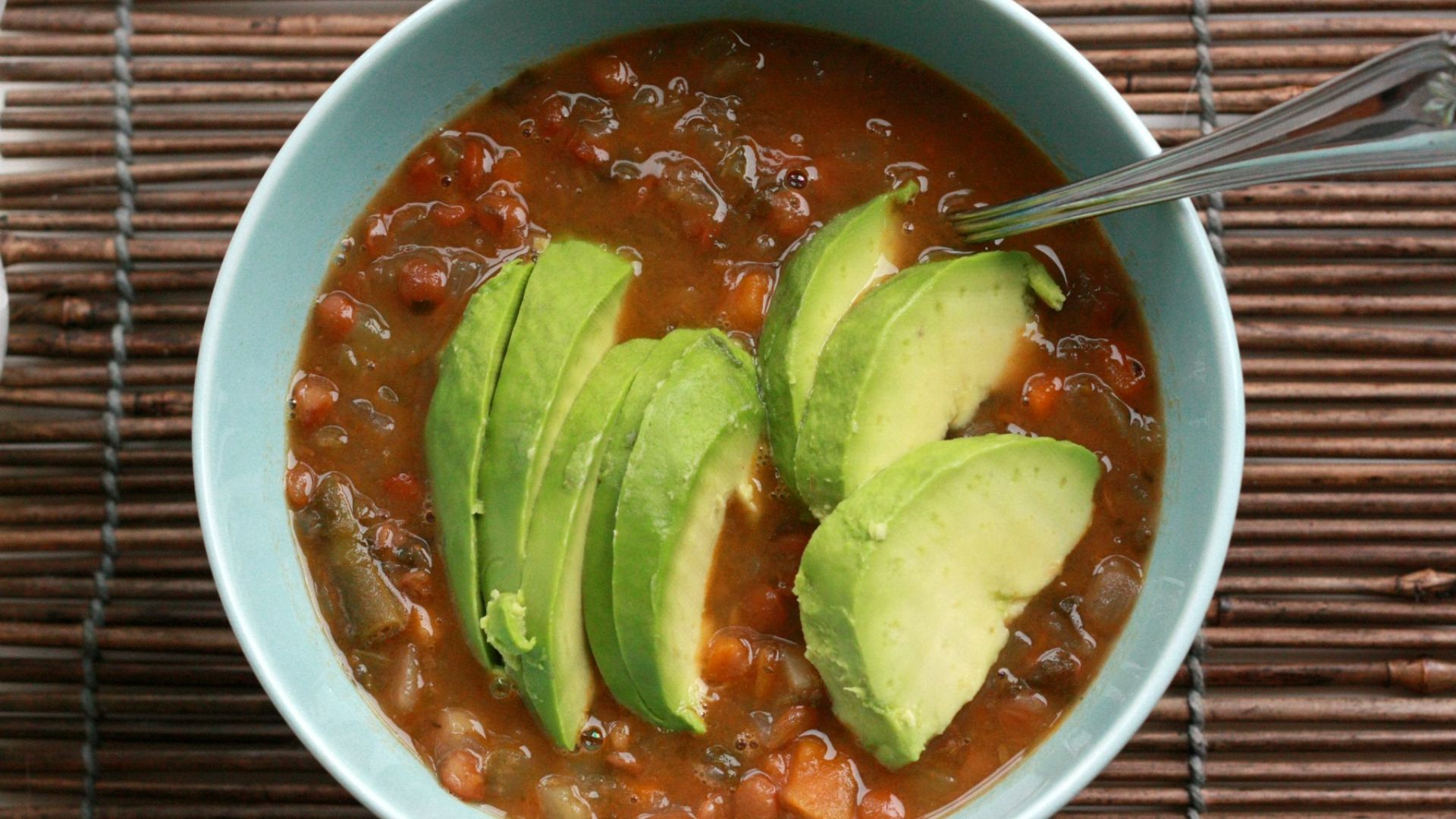 File:Lentil and vegetable soup with avocado (6964882187).jpg