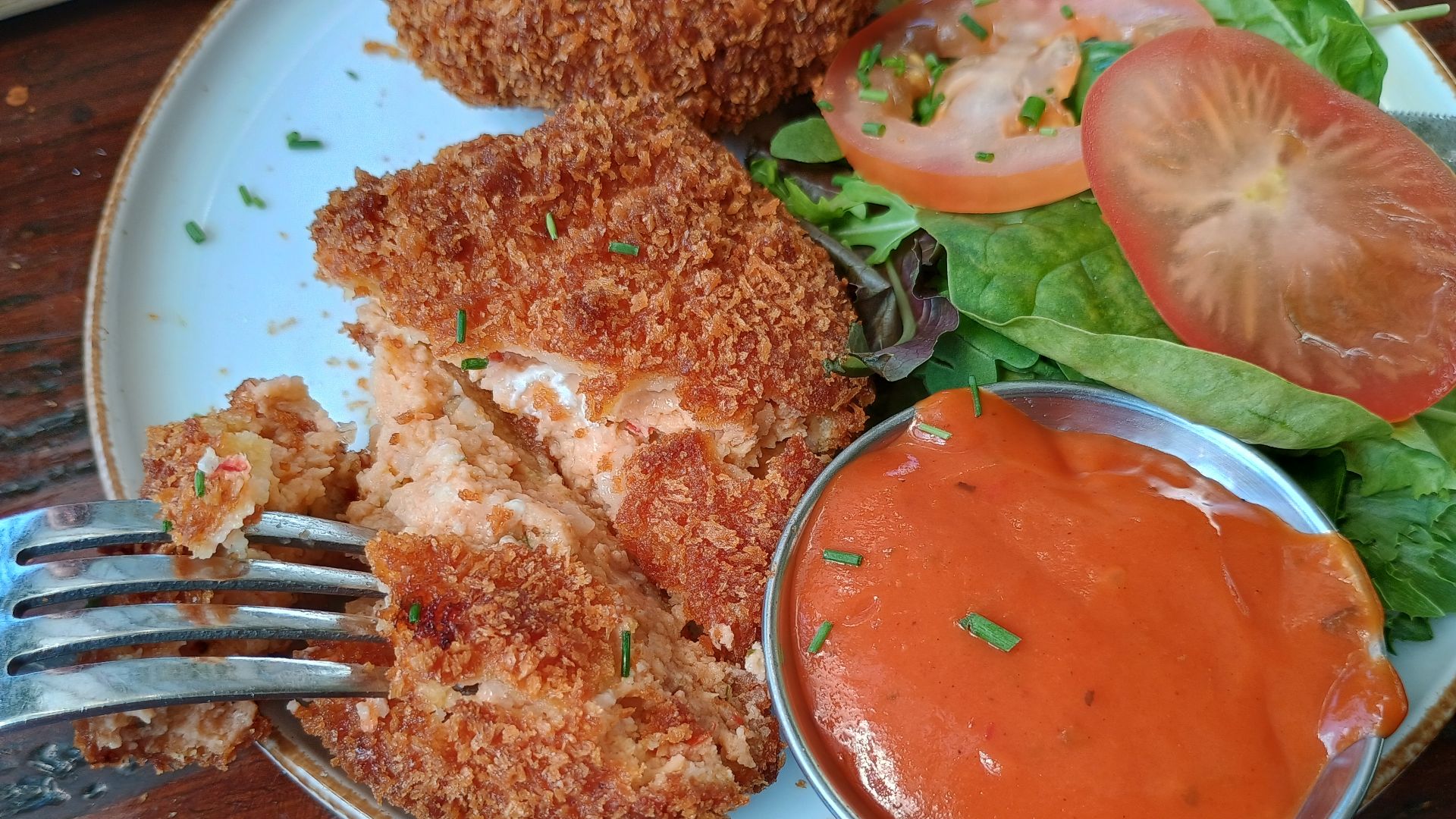 File:(20240728) Rotterdam V11 Salmon & Crab Cakes with buffalo sauce.jpg