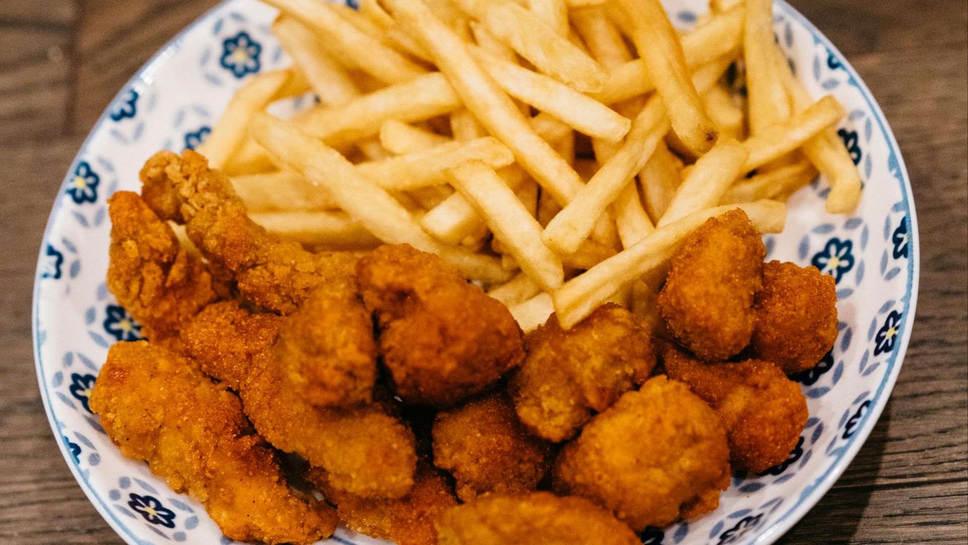 a plate of fried food