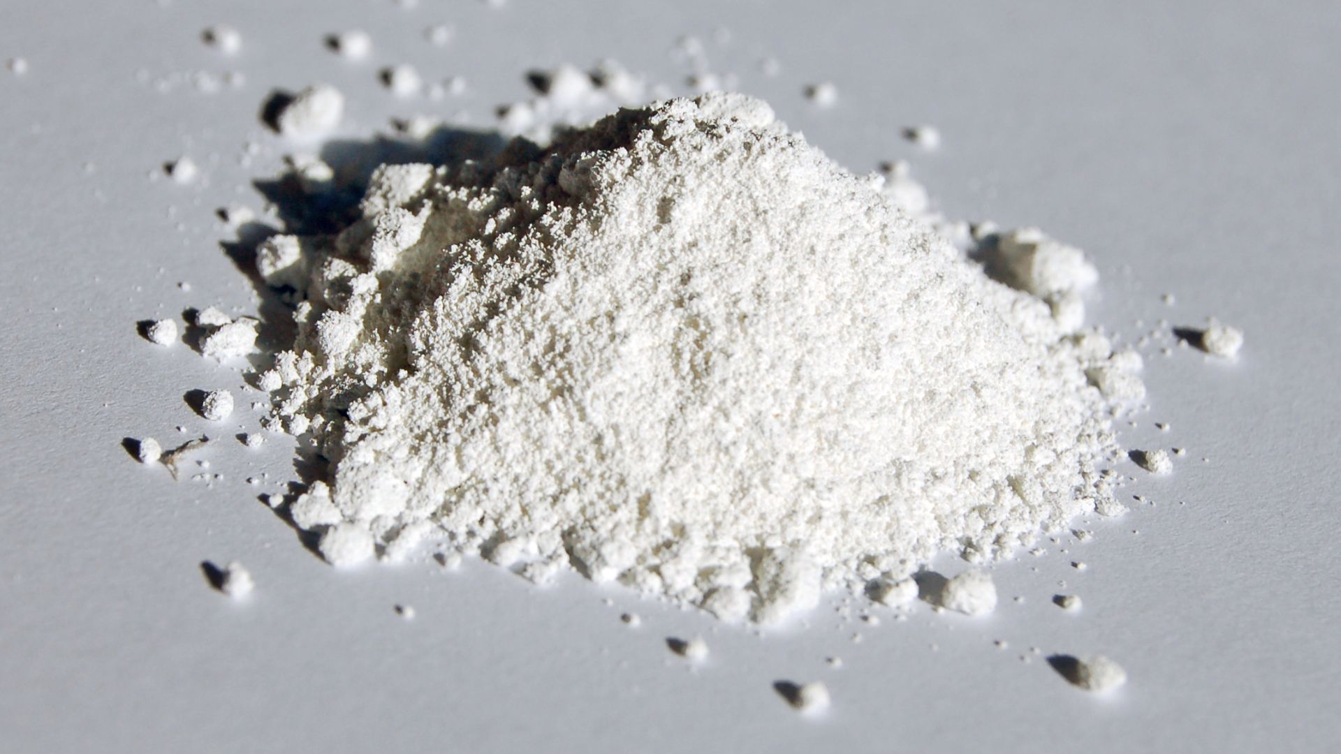 File:Titanium-dioxide-sample.jpg