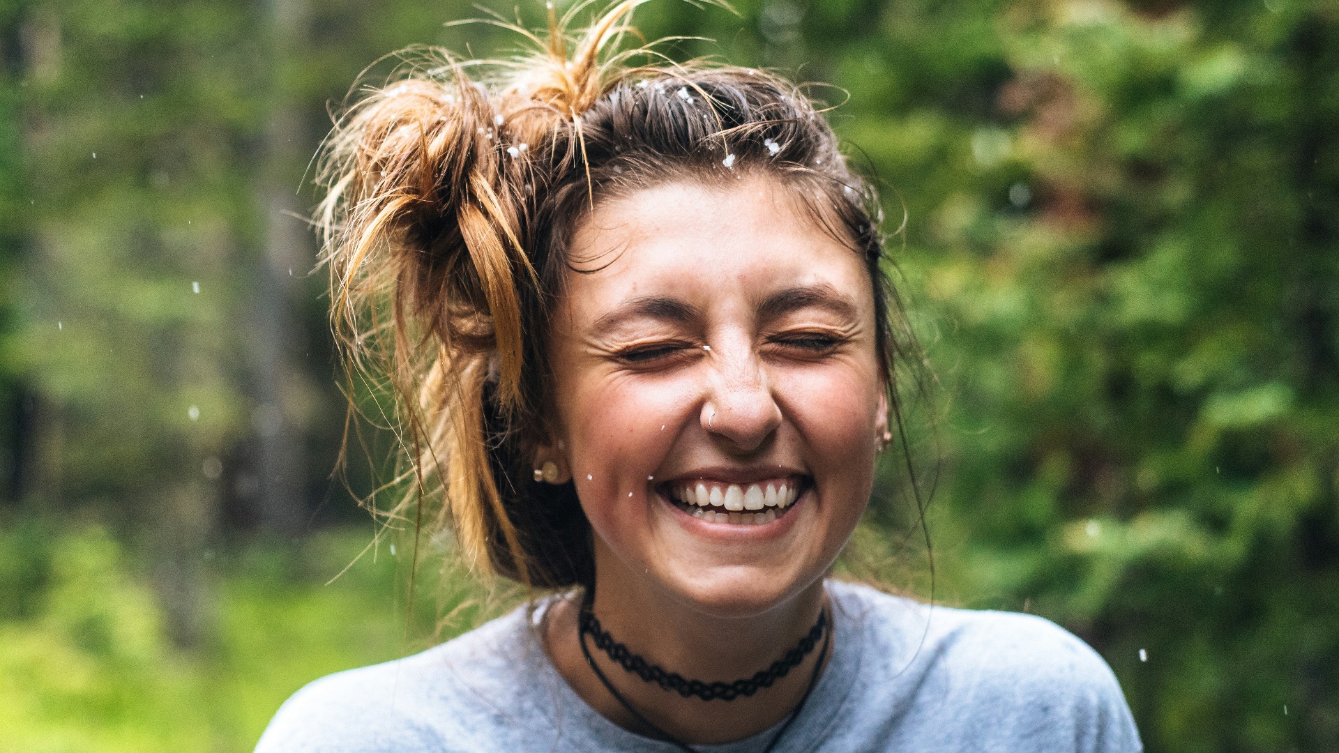 woman smiling near tree outdoor during daytime