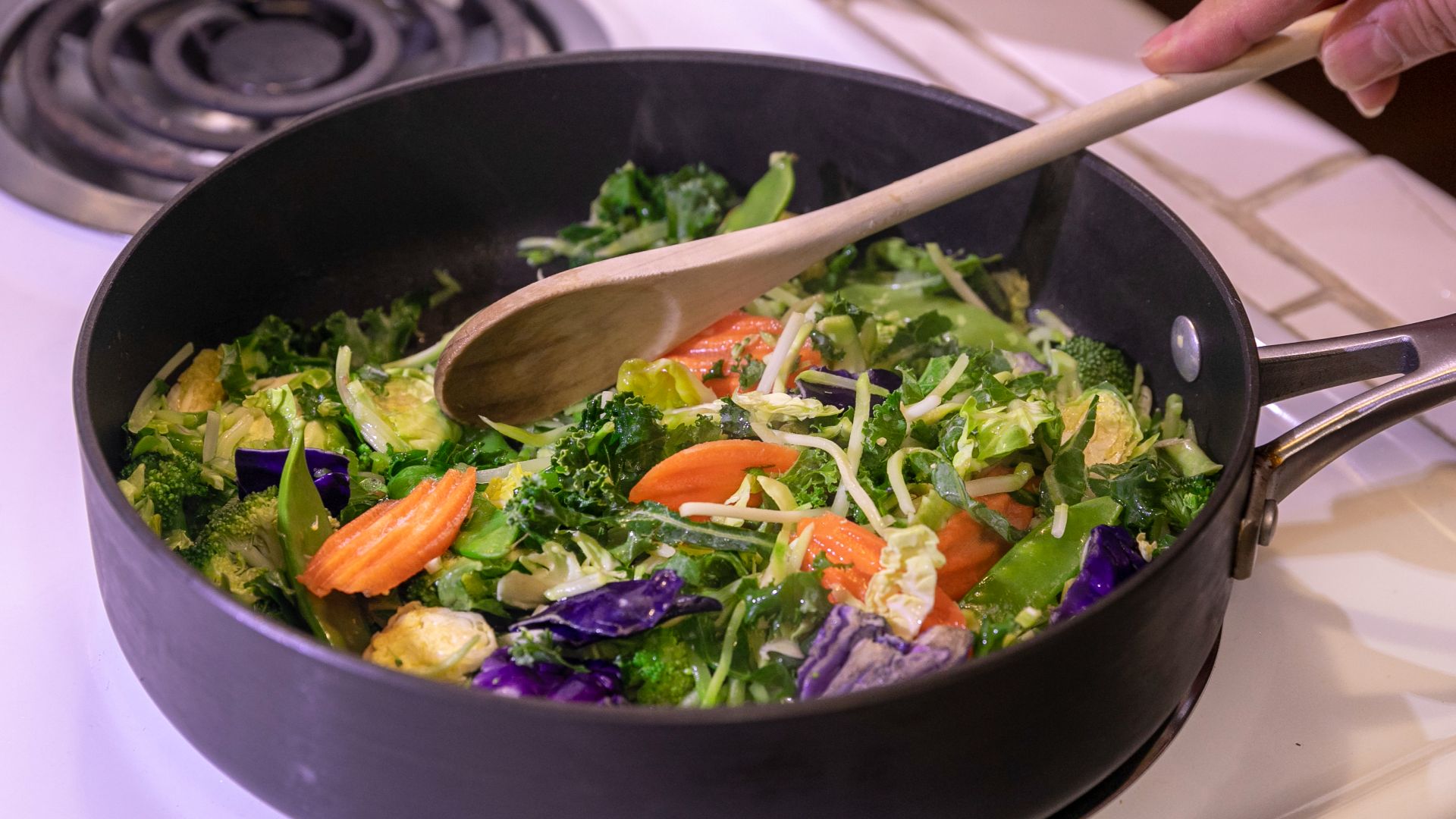 File:Stir Fry Vegetables in Pan - 49826637657.jpg