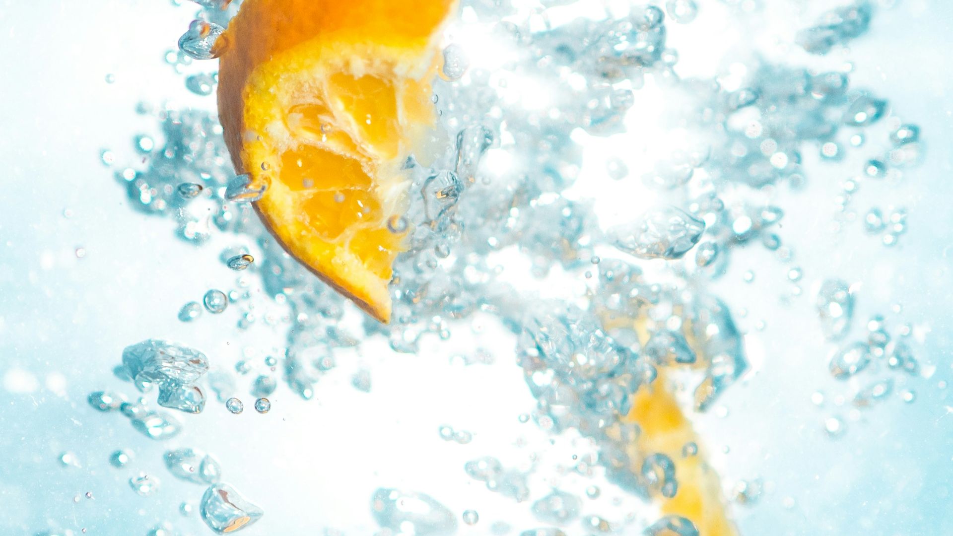 sliced orange fruits underwater