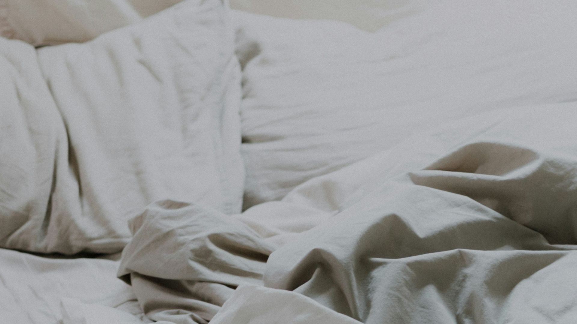 white pillows and bed comforter