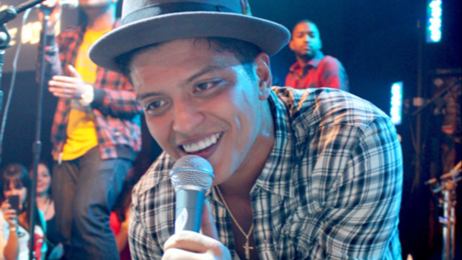 File:Bruno Mars, Las Vegas 2010.jpg