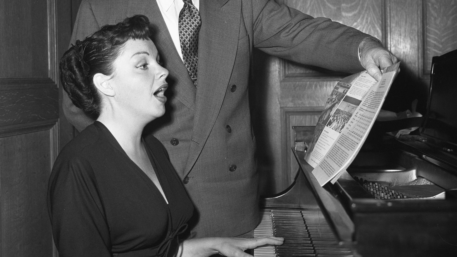 File:Judy Garland and Fletcher Bowron.jpg