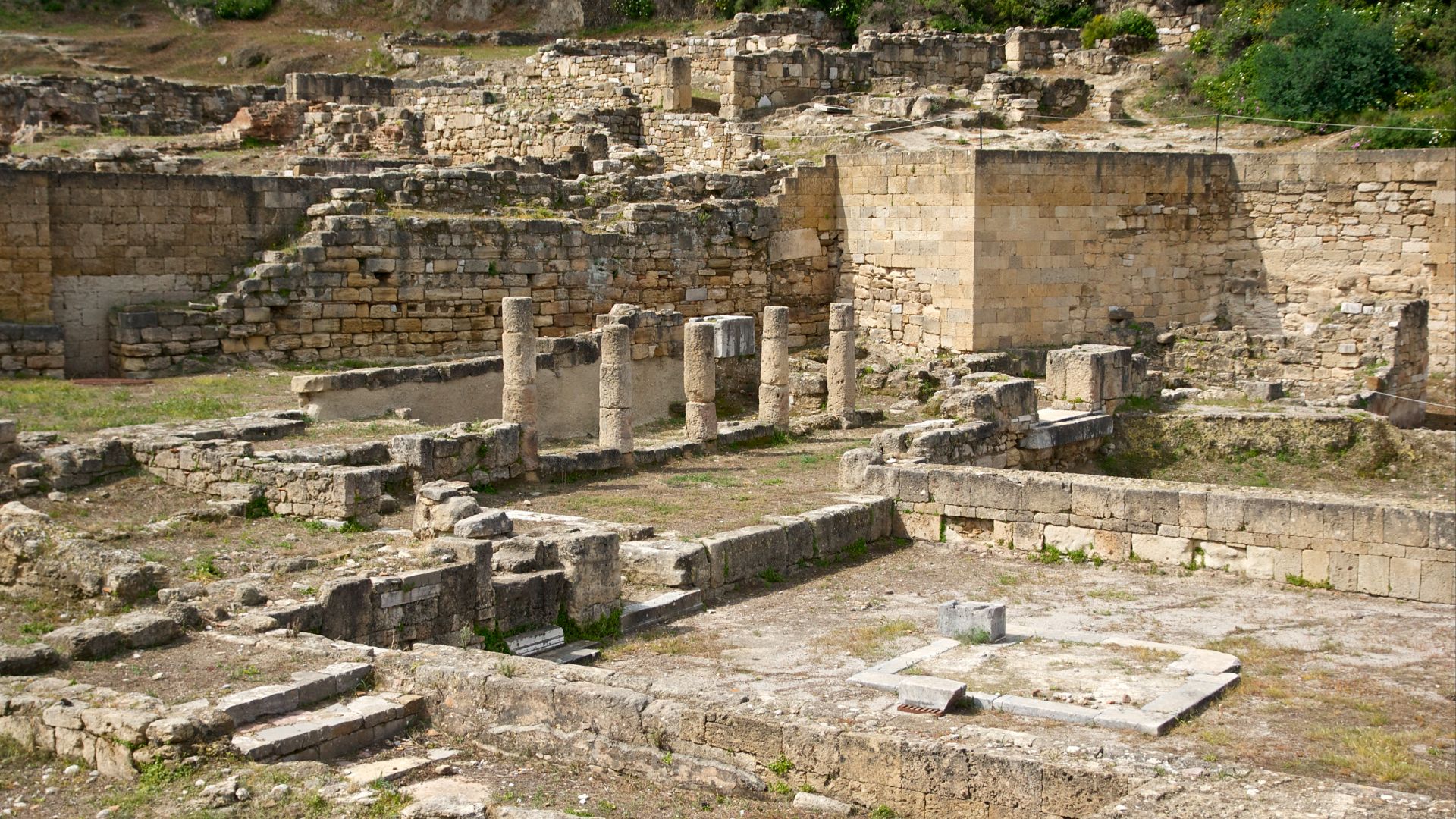 File:Ruins Kameiros Rhodes 1.jpg