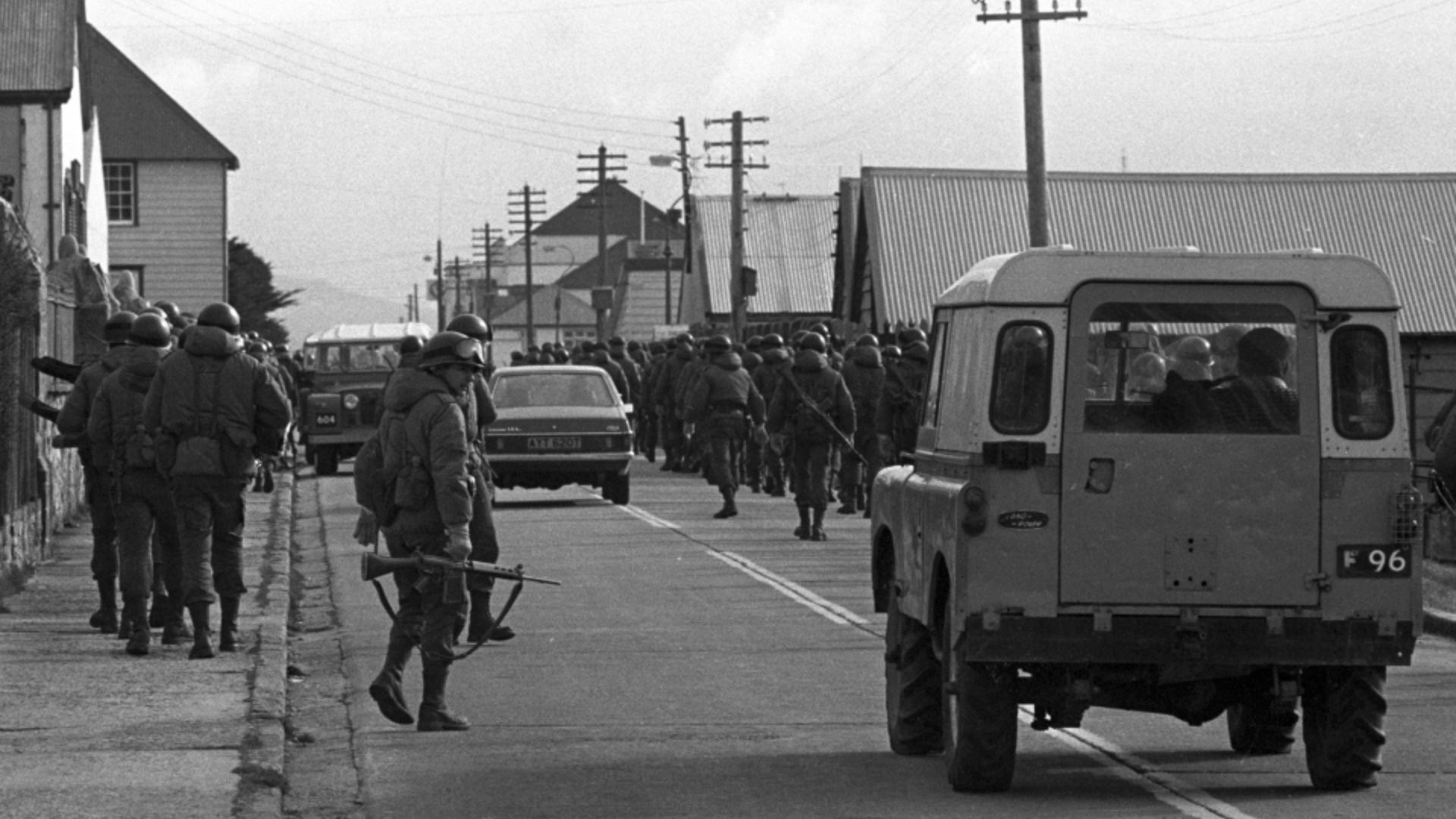 File:Operación Rosario-Soldados argentinos en Stanley.jpg