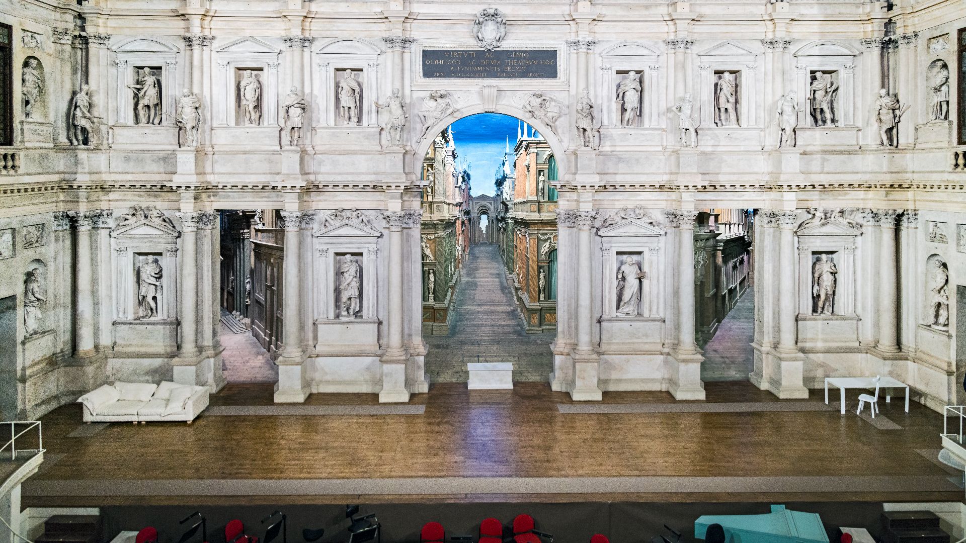 File:Interior of Teatro Olimpico (Vicenza) scena .jpg