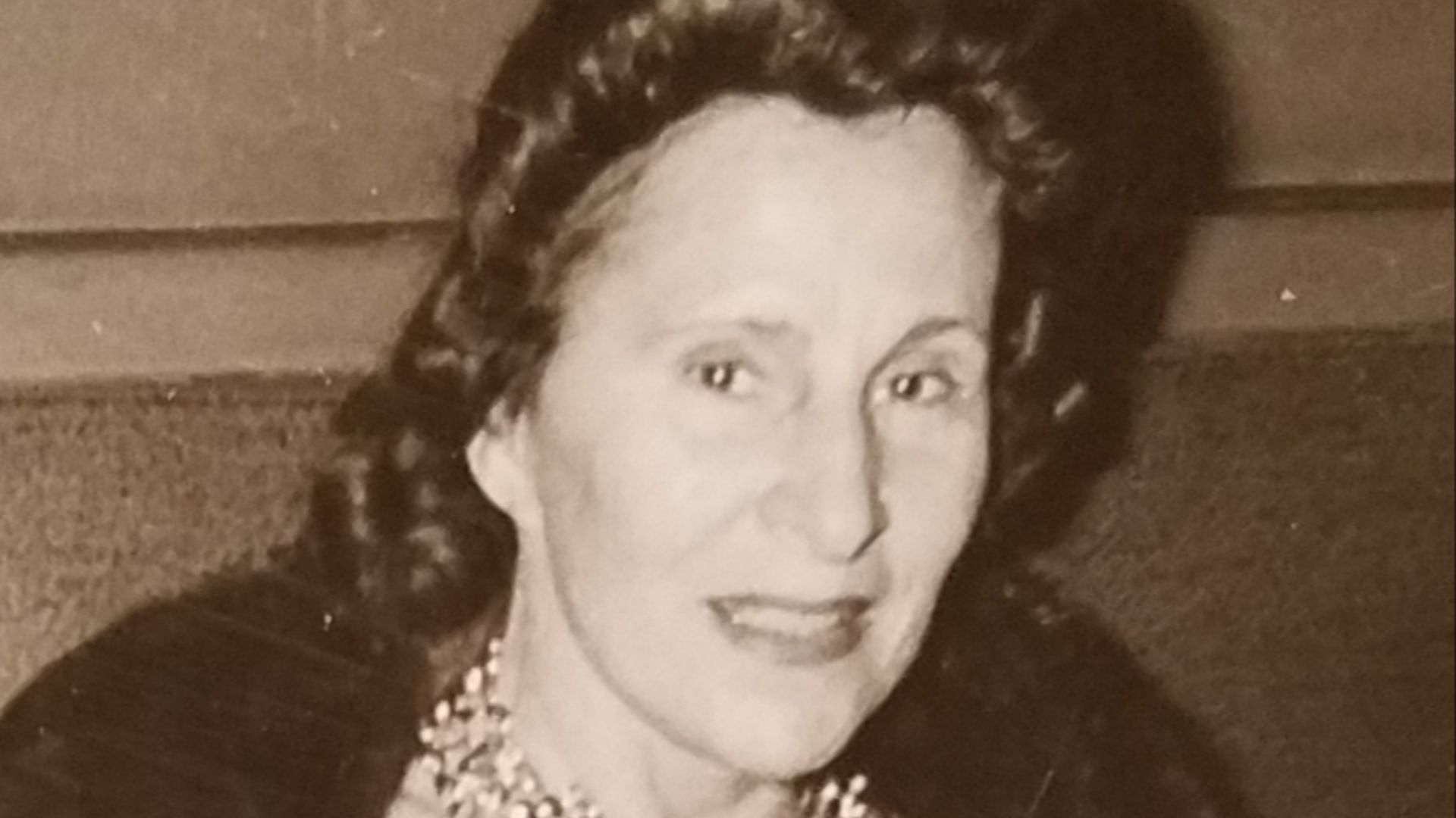 File:Gala Dali (cropped).jpg