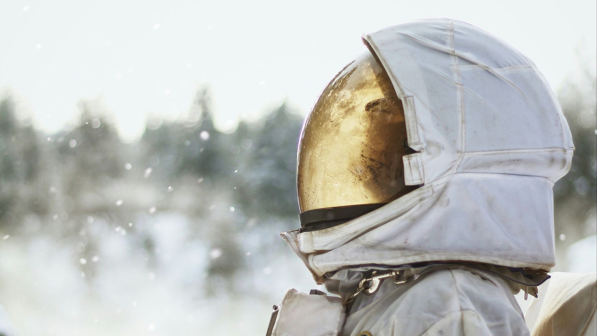 astronaut with white background