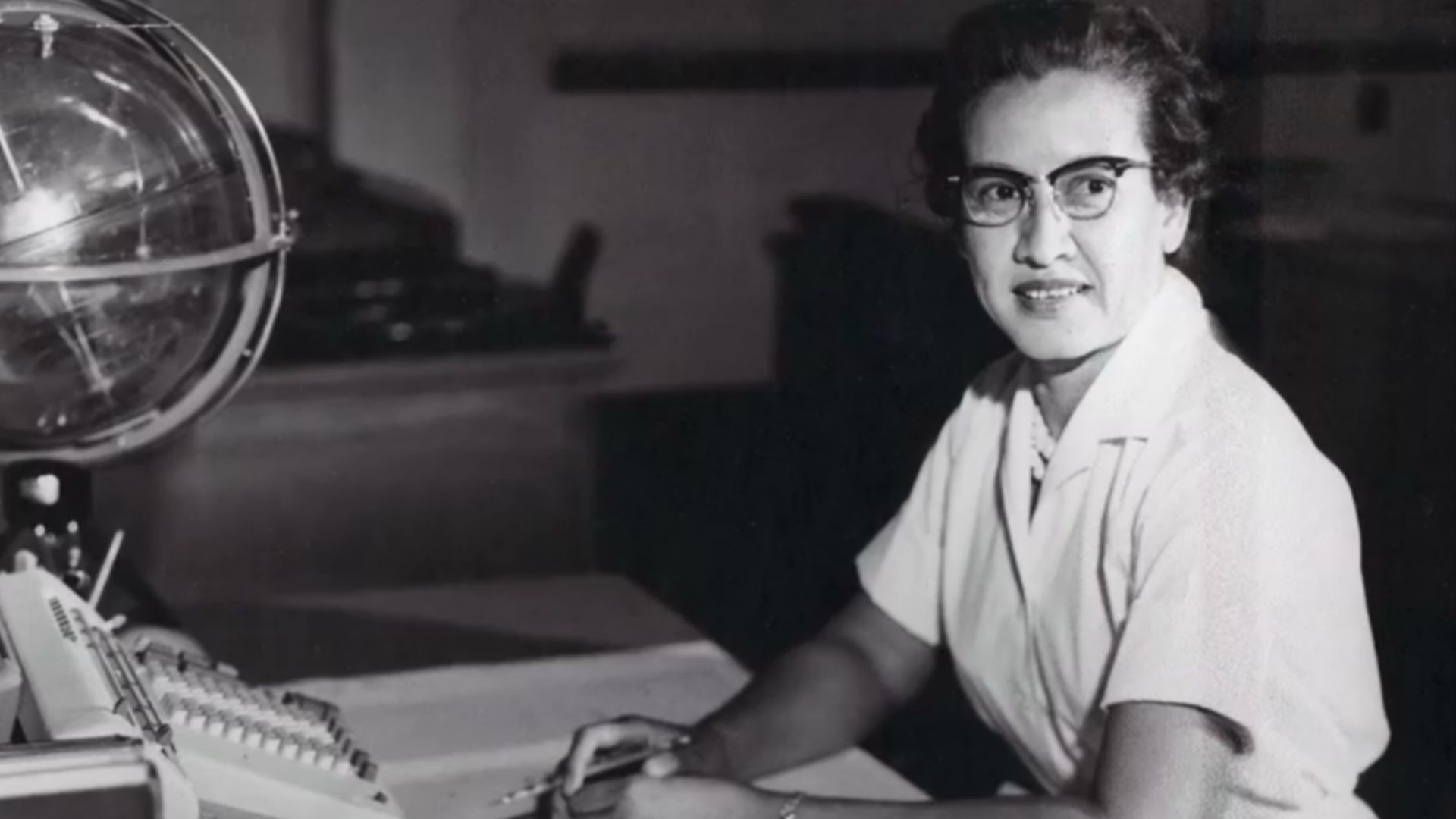 File:Katherine johnson john glenn.png