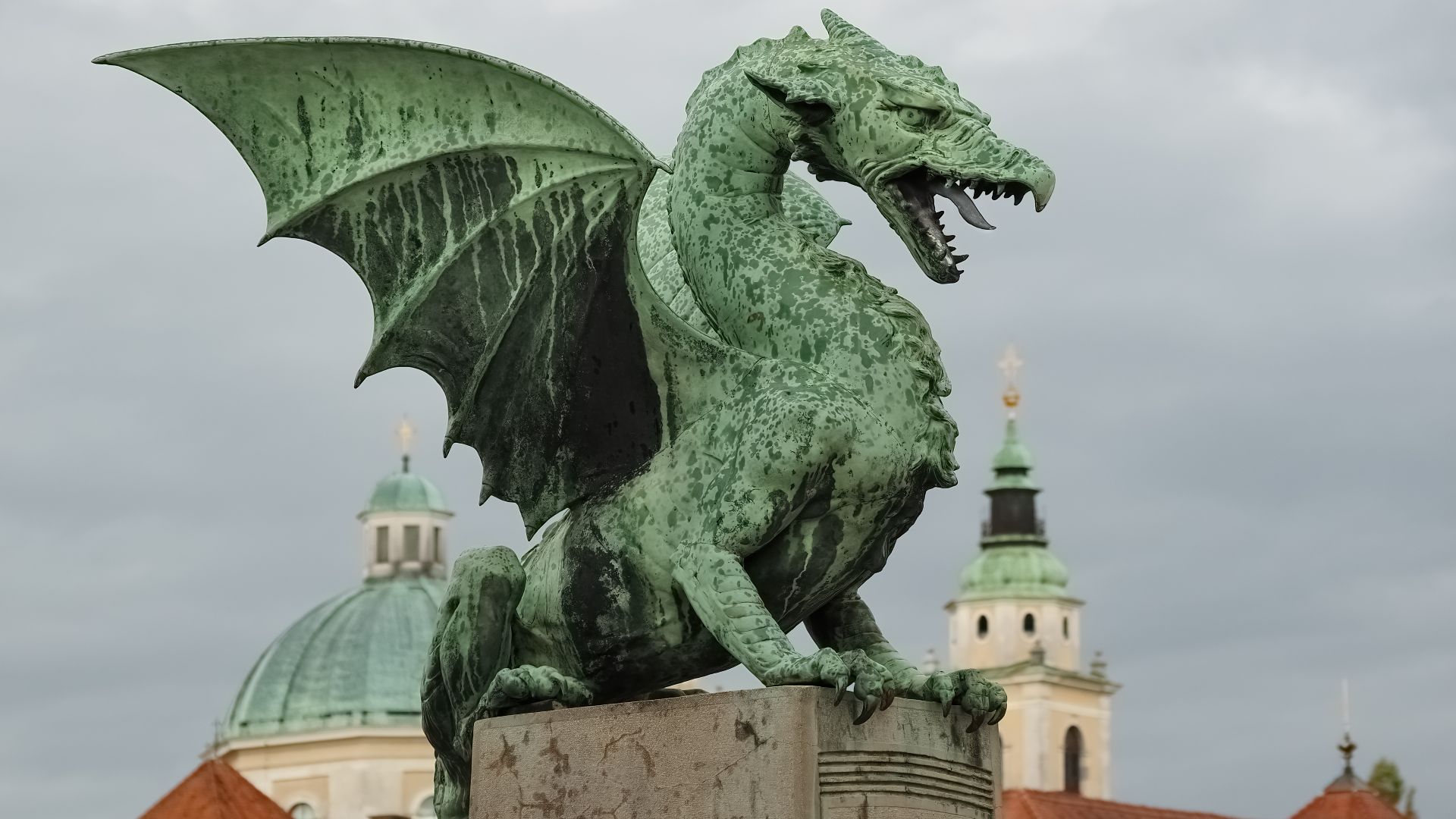 File:Dragon on the Dragon Bridge (Ljubljana).jpg