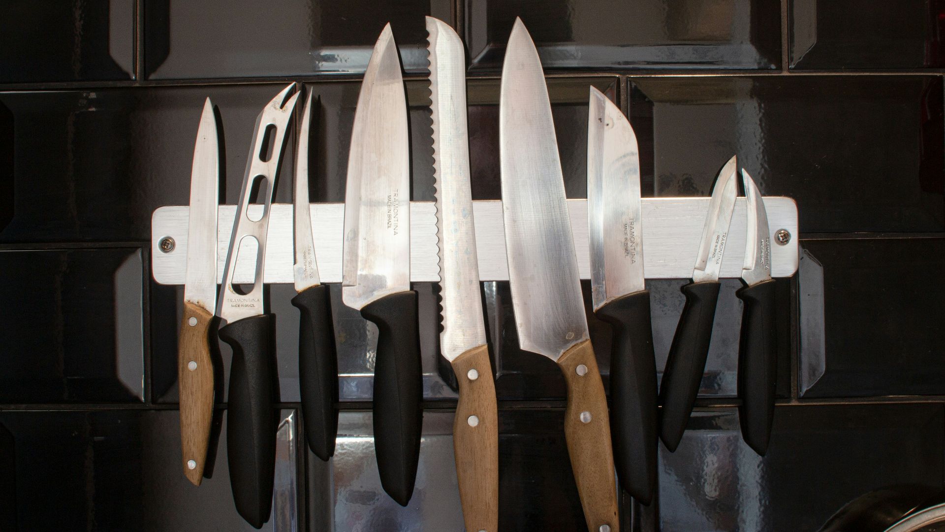 black and brown handled kitchen knives