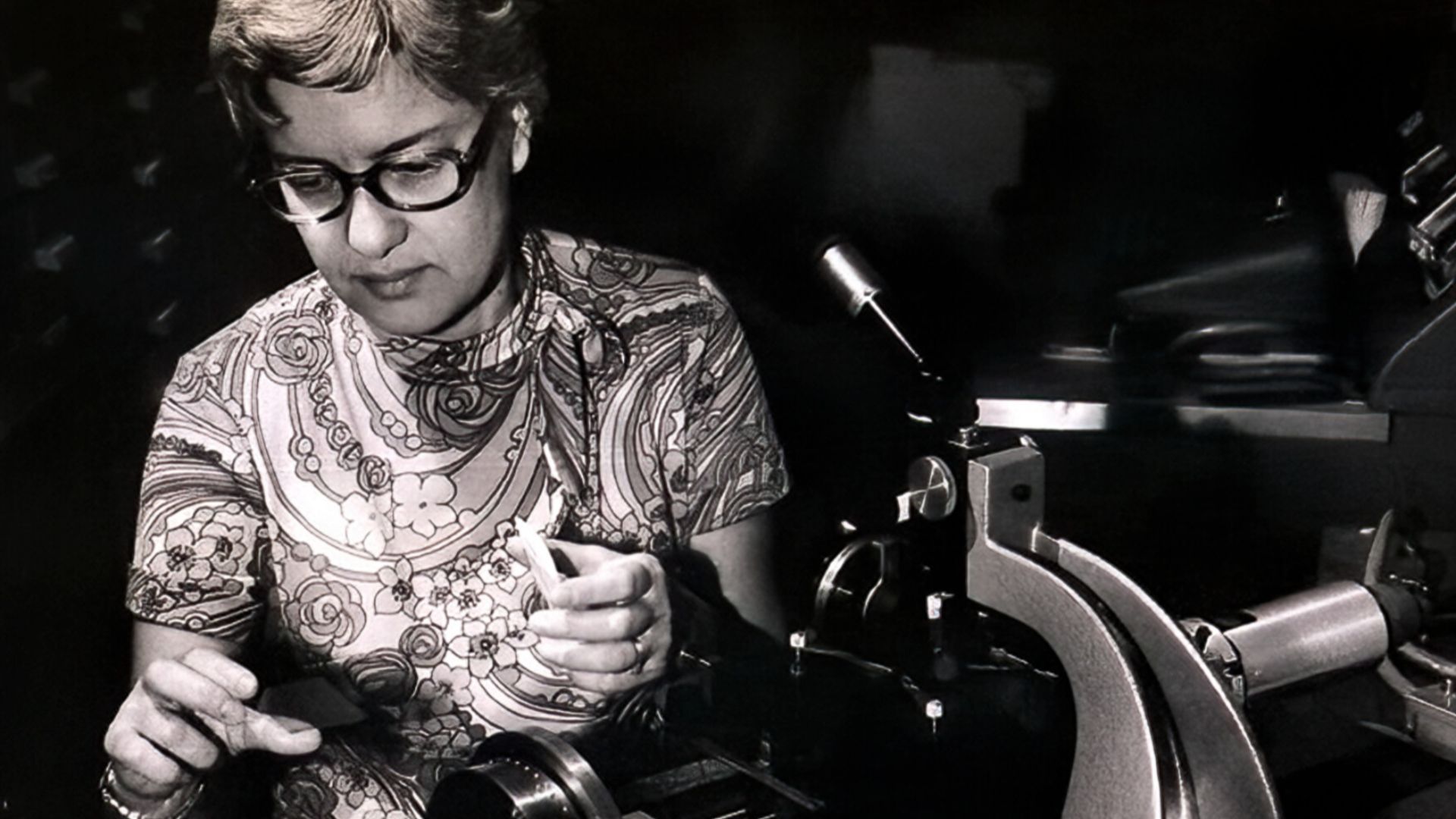 File:Vera Rubin measuring spectra.jpg