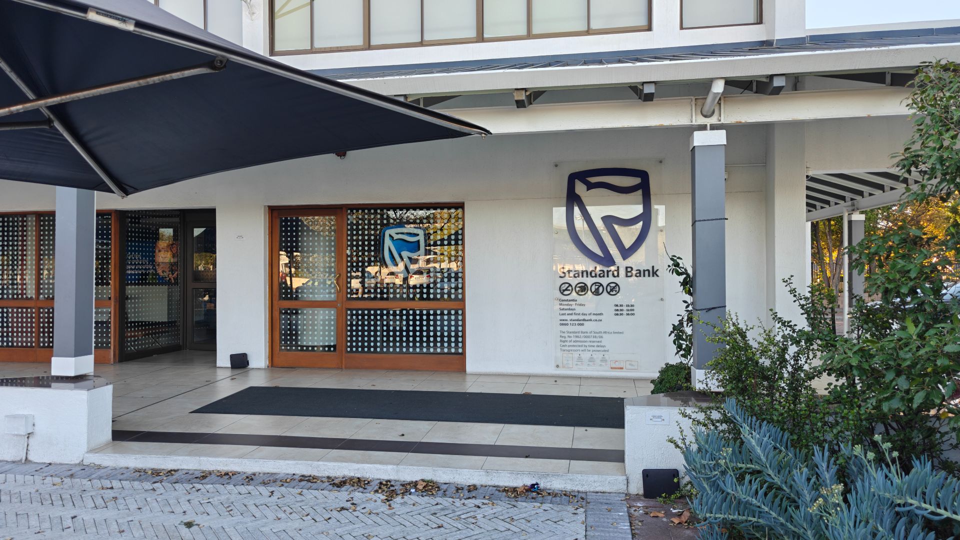 File:Standard Bank Branch in Cape Town.jpg