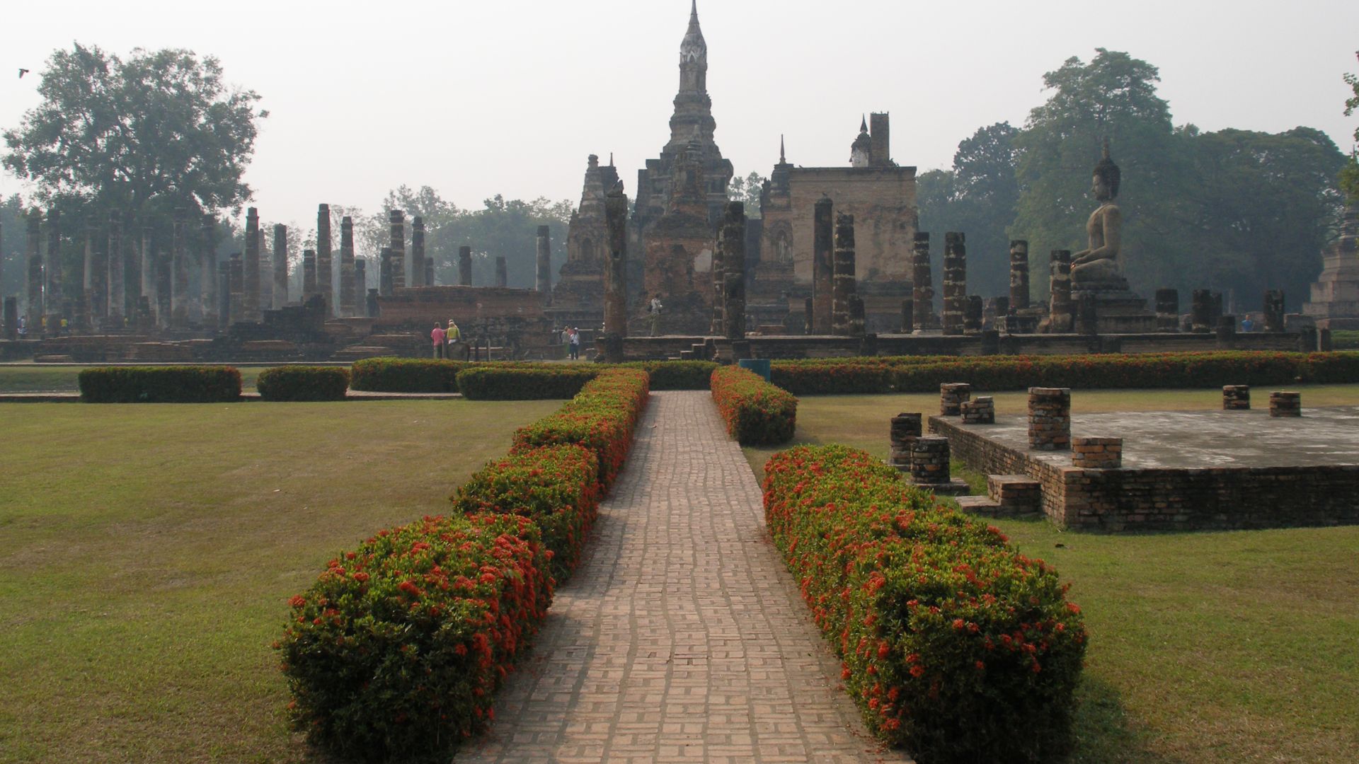 File:Sukhothai, Wat Mahathat, Thailand.jpg