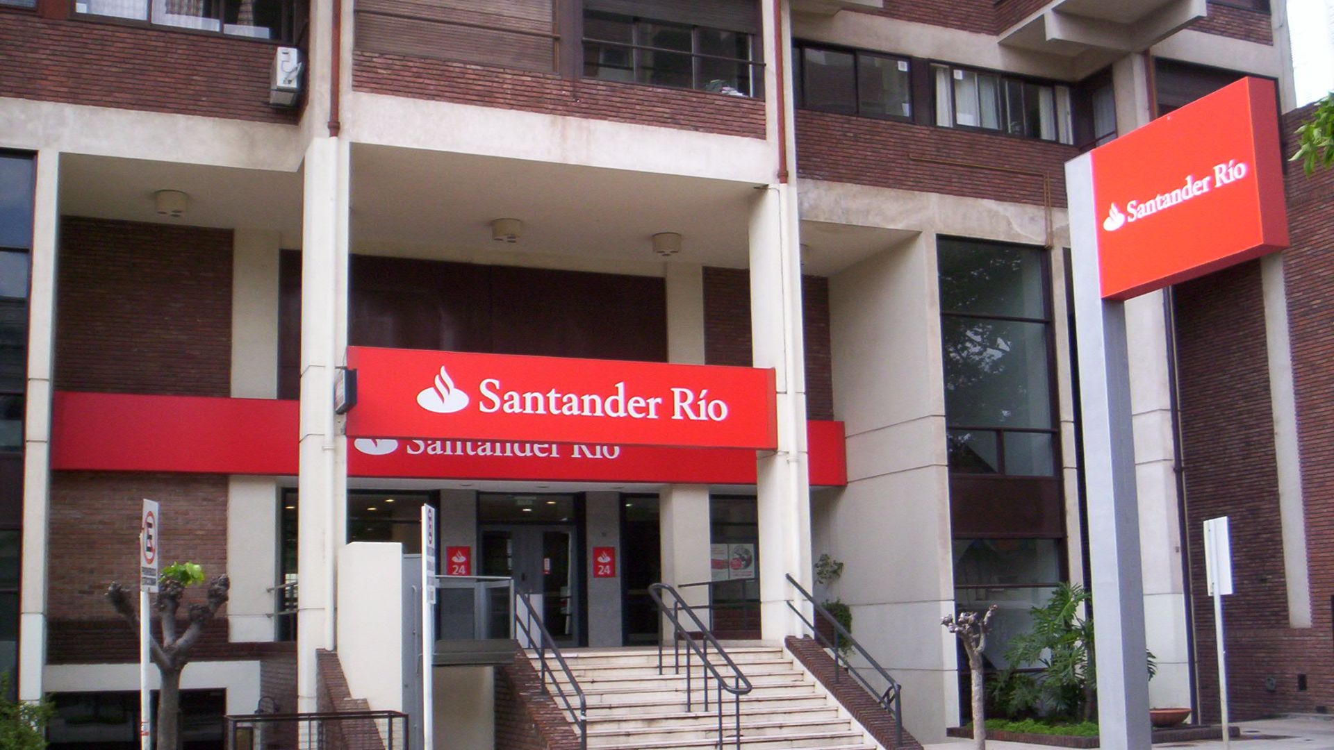 File:Junín Banco Santander 001.jpg