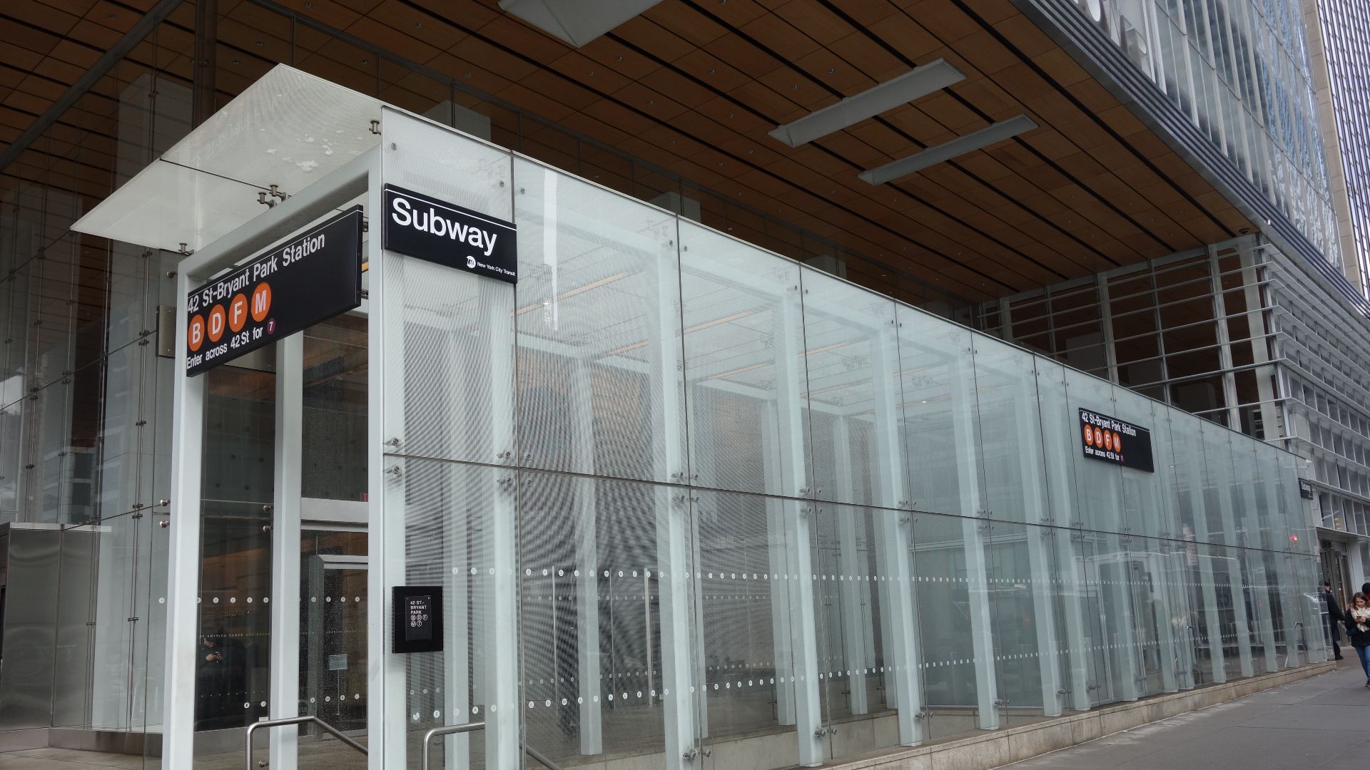 File:42nd St 6th Av td 19 - Bank of America IND.jpg