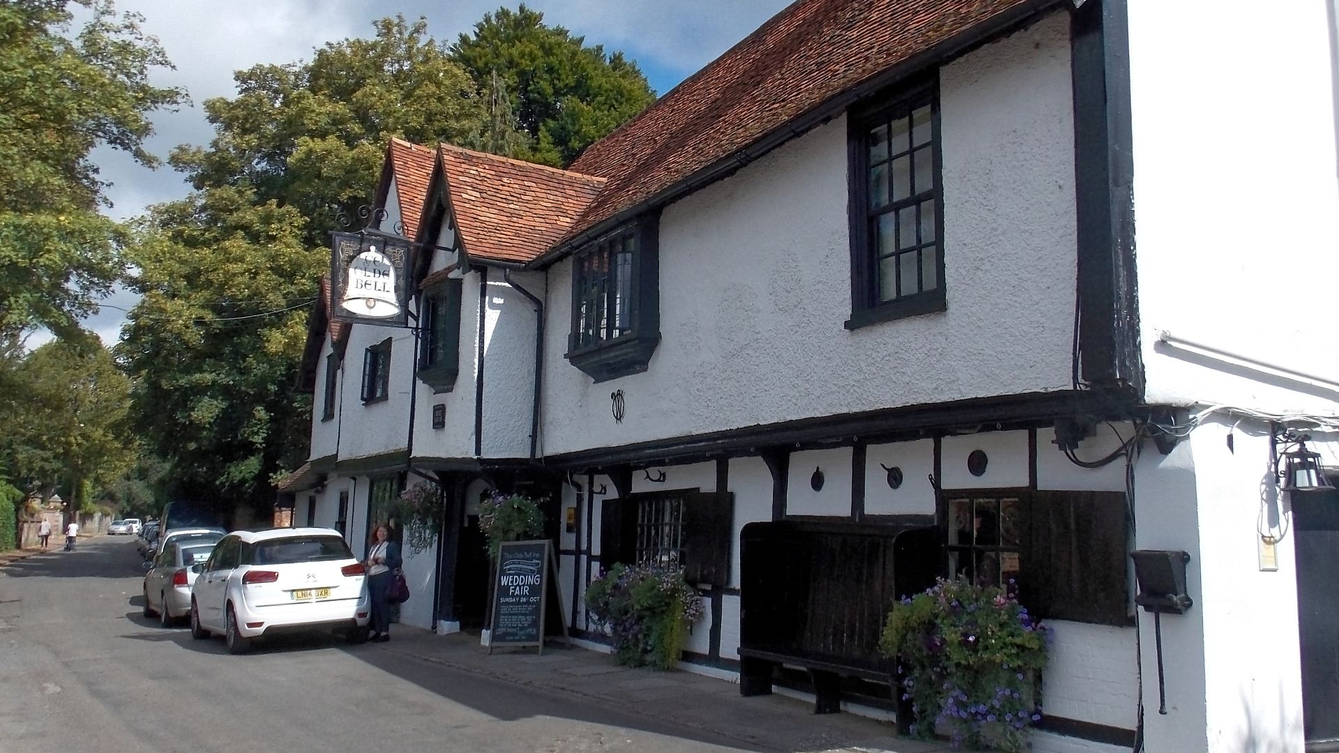 File:The Olde Bell Inn Hotel Hurley Berkshire England.jpg