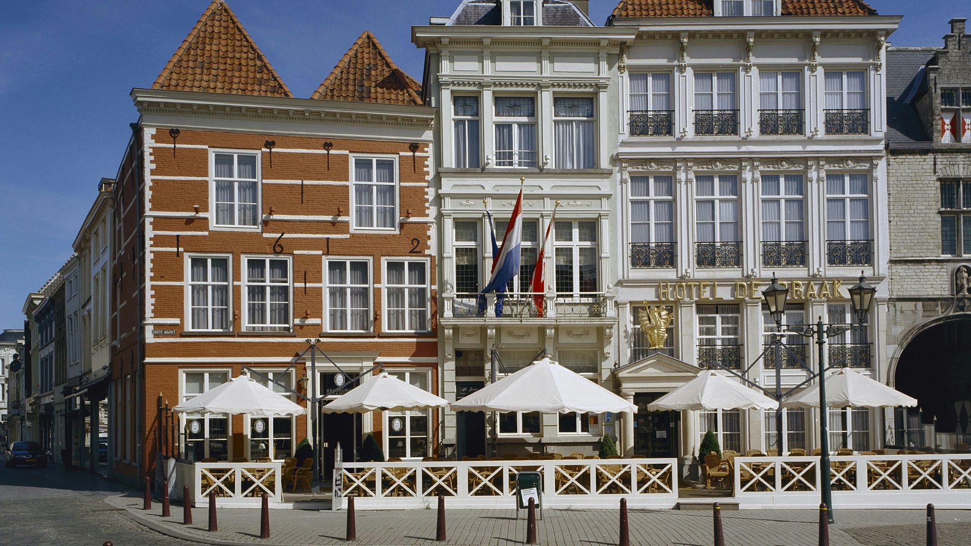 File:Exterieur overzicht voorgevels - Bergen op Zoom - 20324568 - RCE.jpg