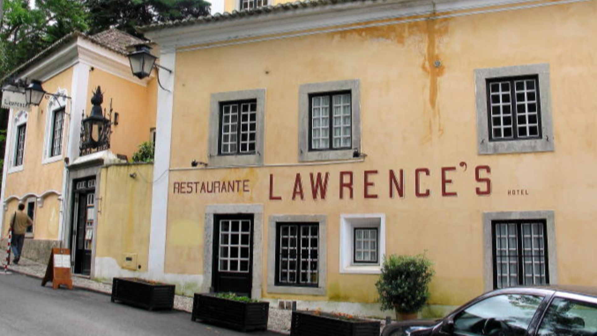 File:Restaurante em Sintra.jpg