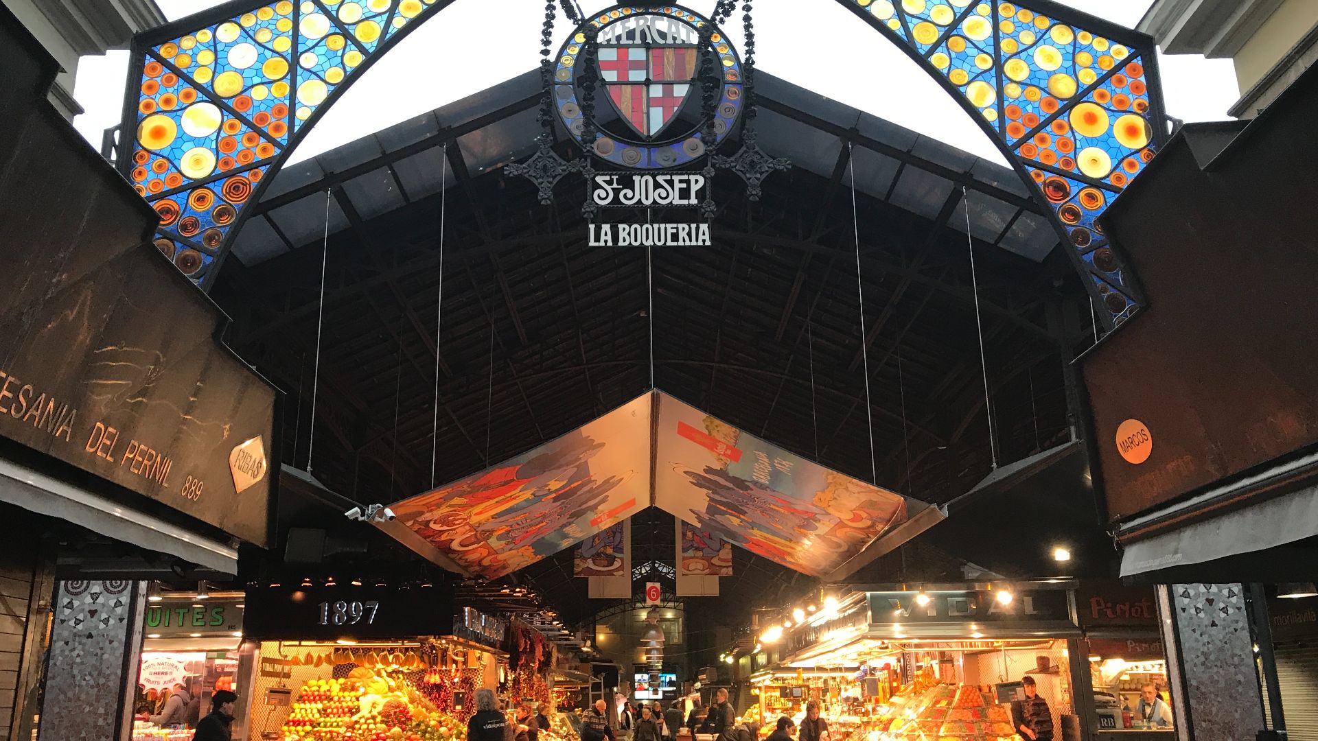 File:Front of Mercat de Boqueria.jpg