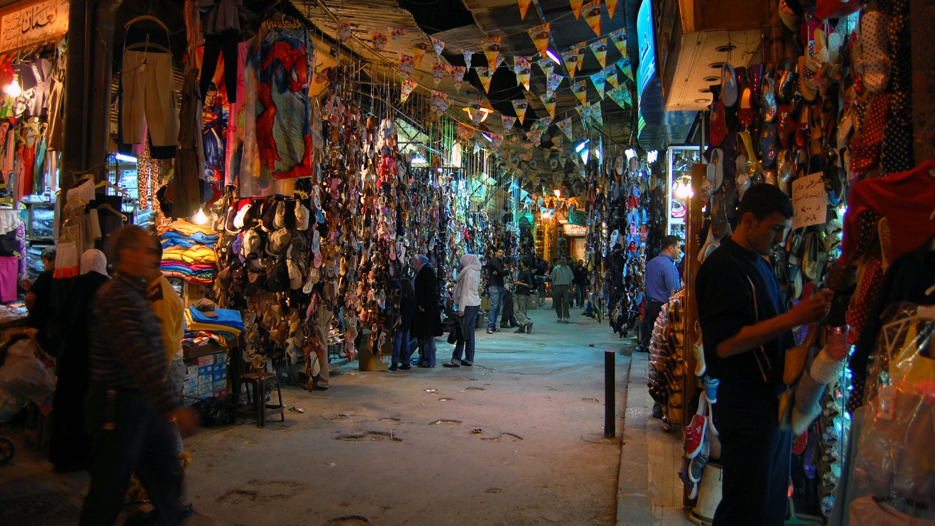 File:Ancient covered souq, Aleppo, Syria.jpg
