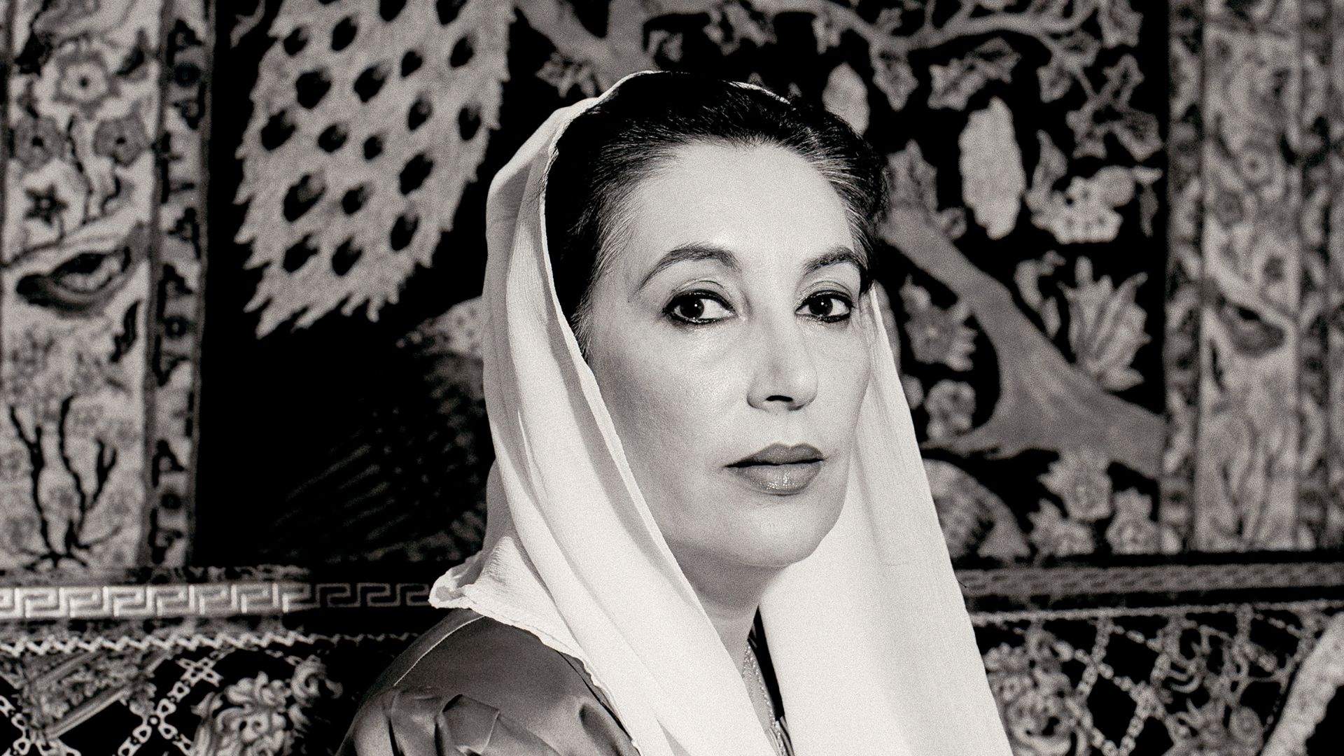File:Oliver Mark - Benazir Bhutto, Dubai 2006.jpg