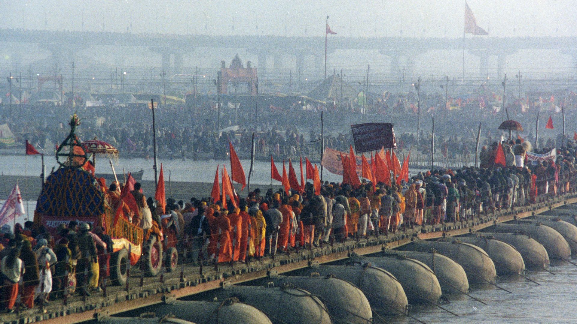 File:Kumbh Mela2001.JPG