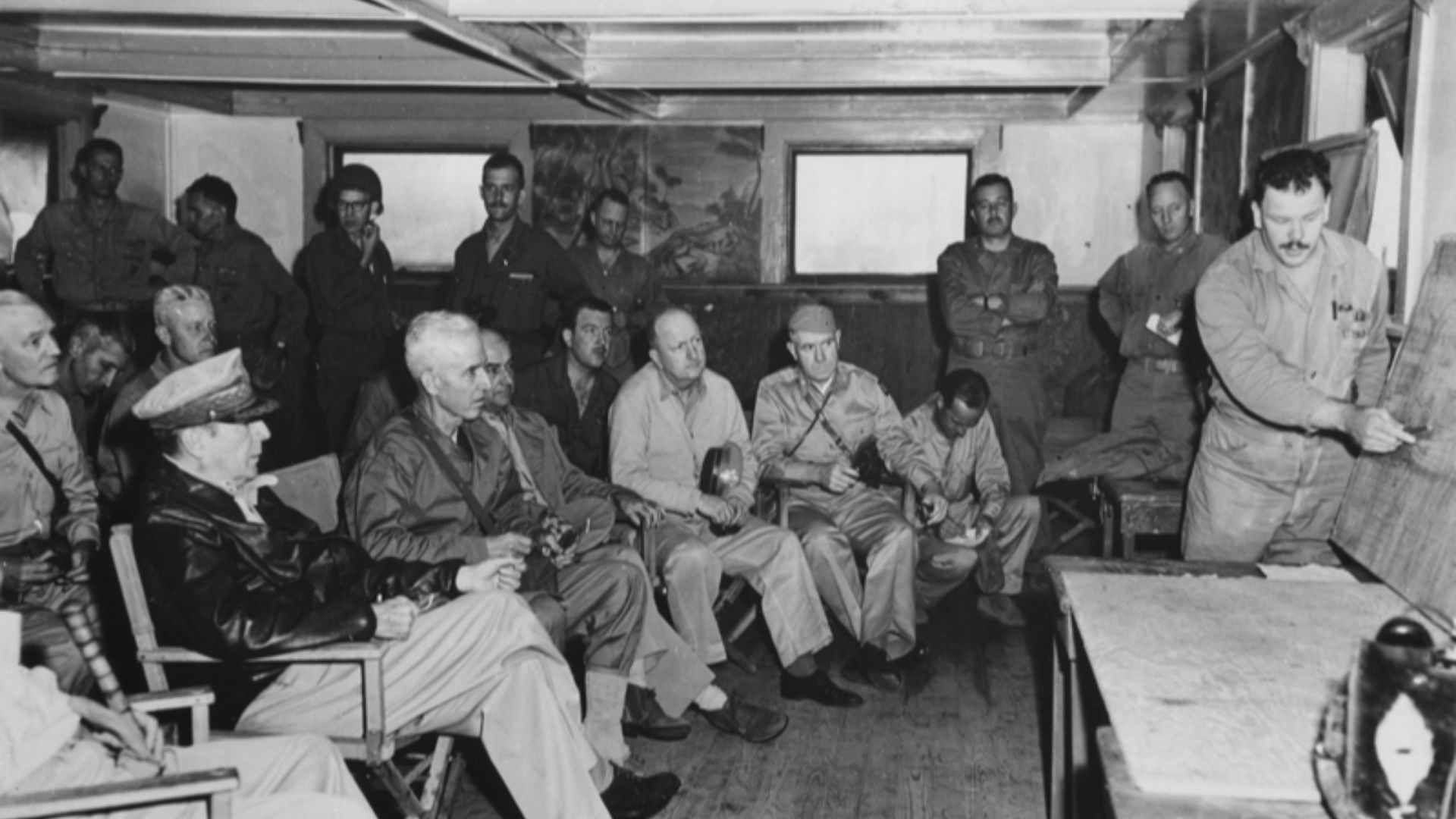 File:General Douglas MacArthur attends a briefing session during Korean War.jpg