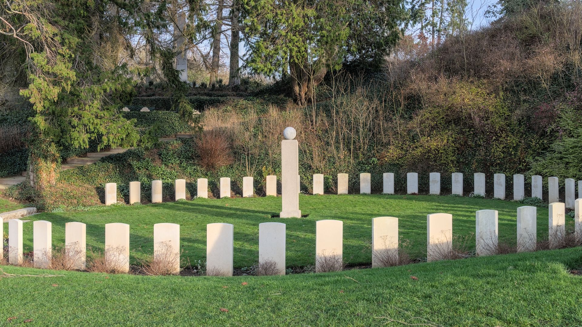 File:Saint Symphorien Military Cemetery (DSC 1295).jpg