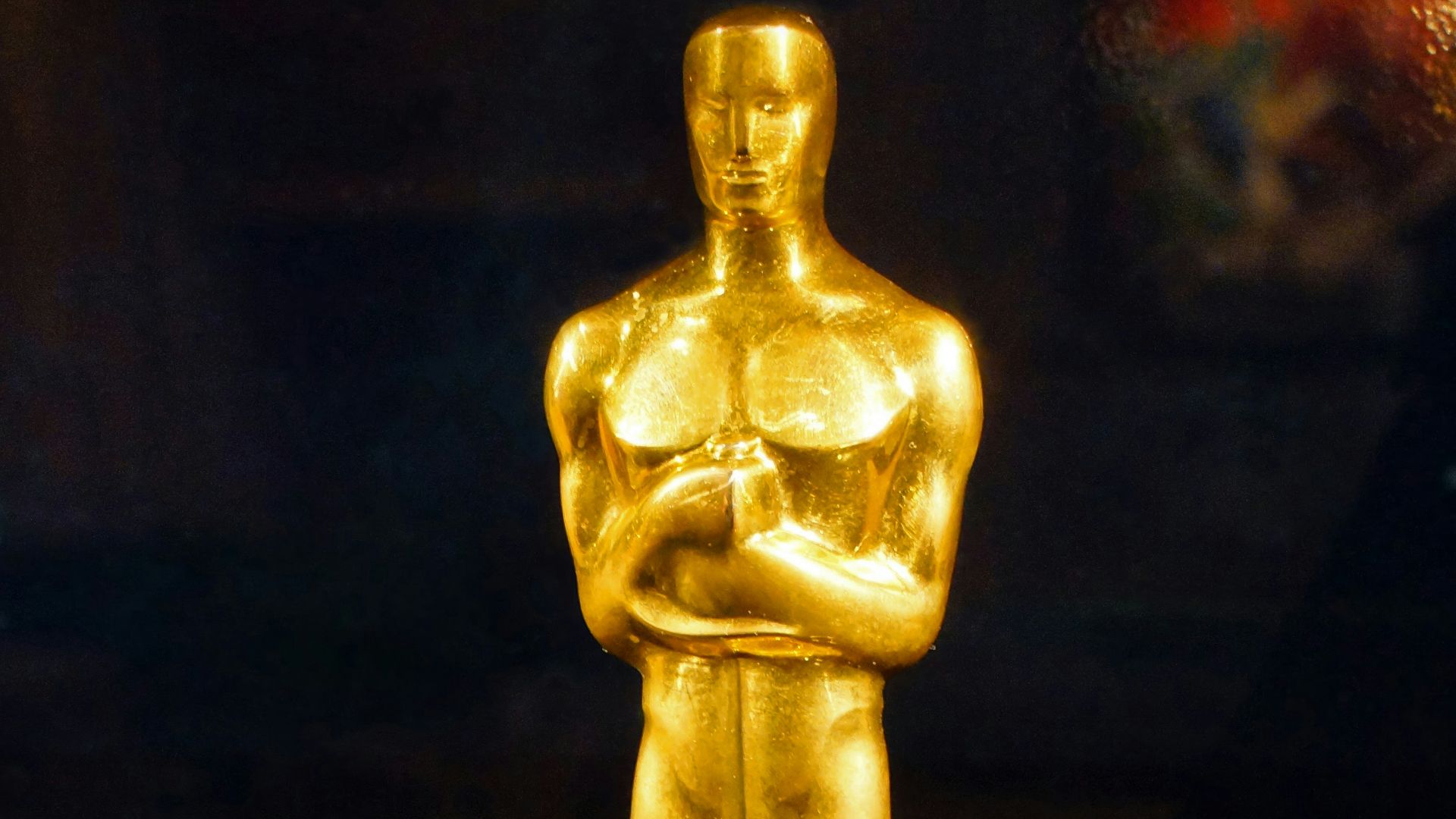 An oscar statue on display in a glass case
