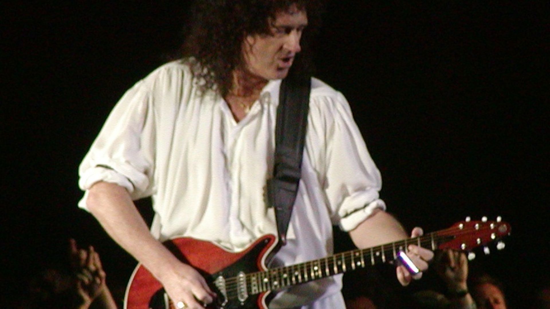 File:Queen 2005 1010016.JPG