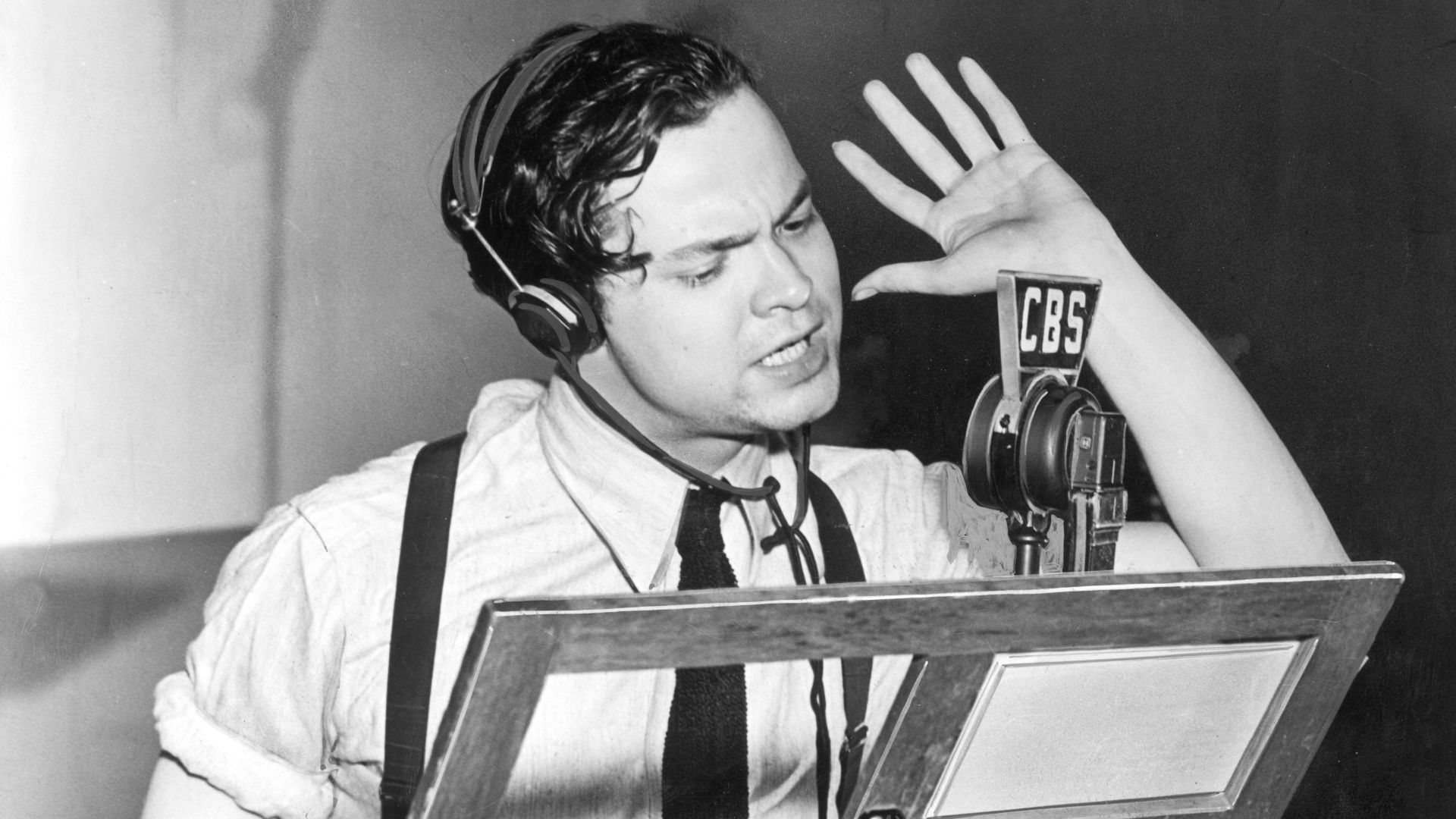 File:Orson-Welles-Studio-1938.jpg