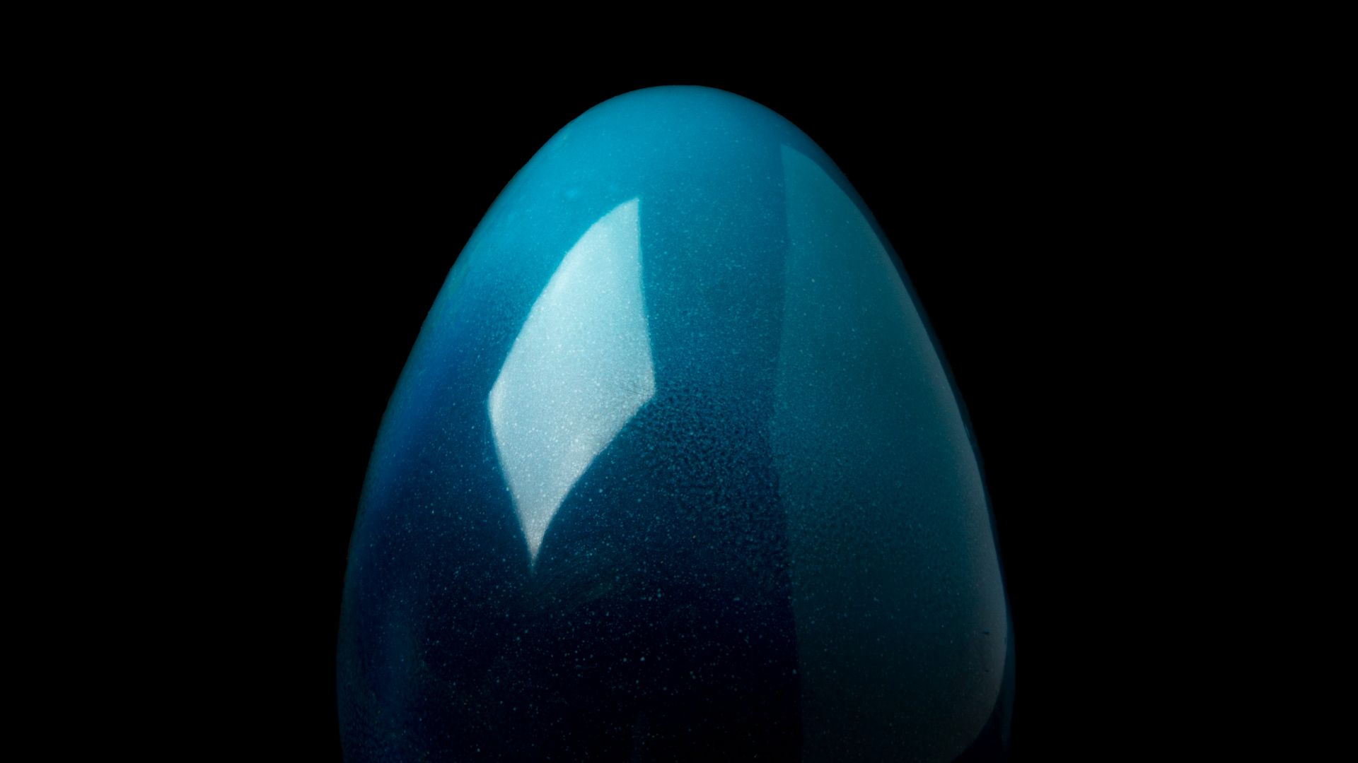 a blue circle with a white center