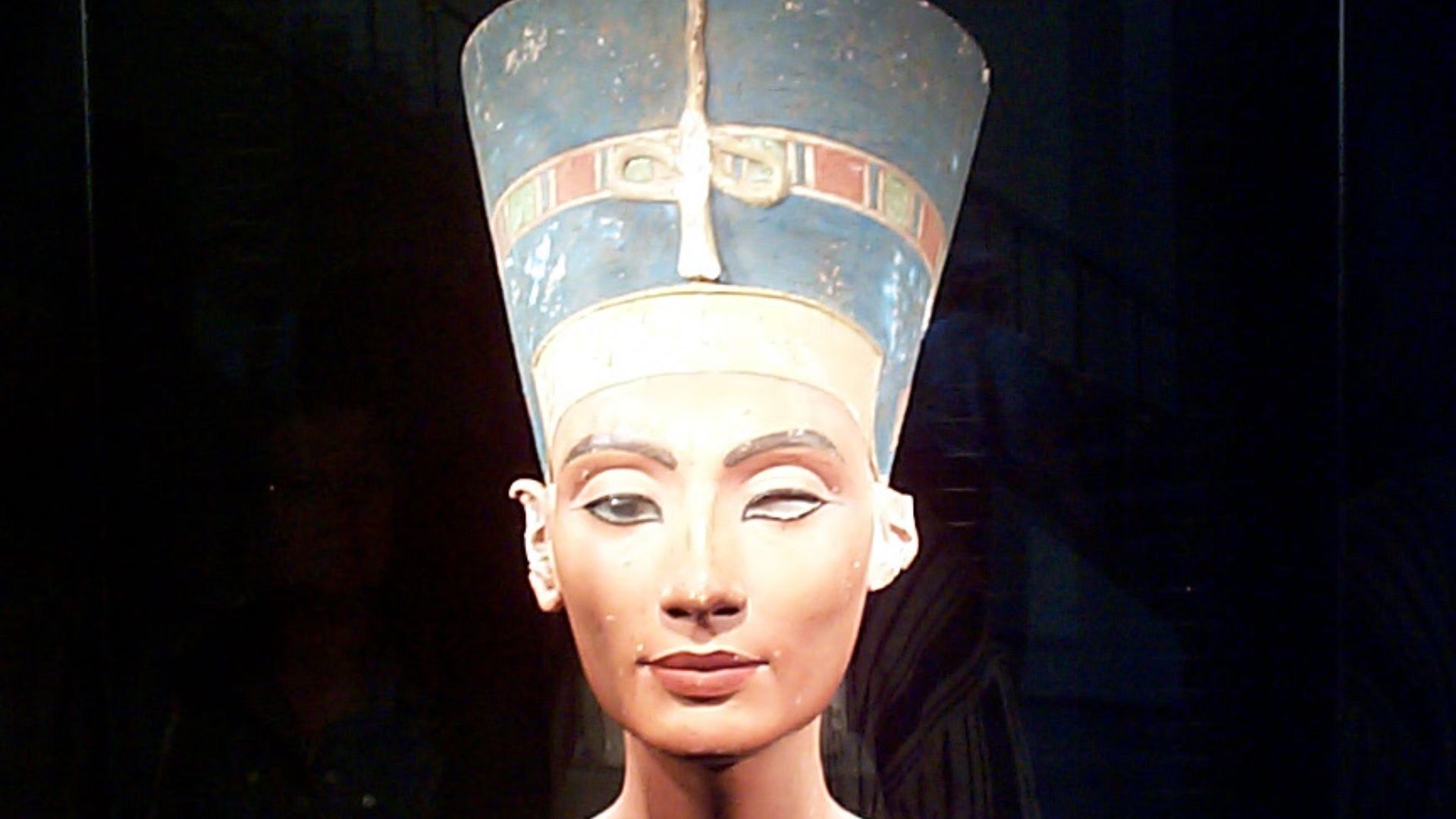 File:Nefertiti front.jpg