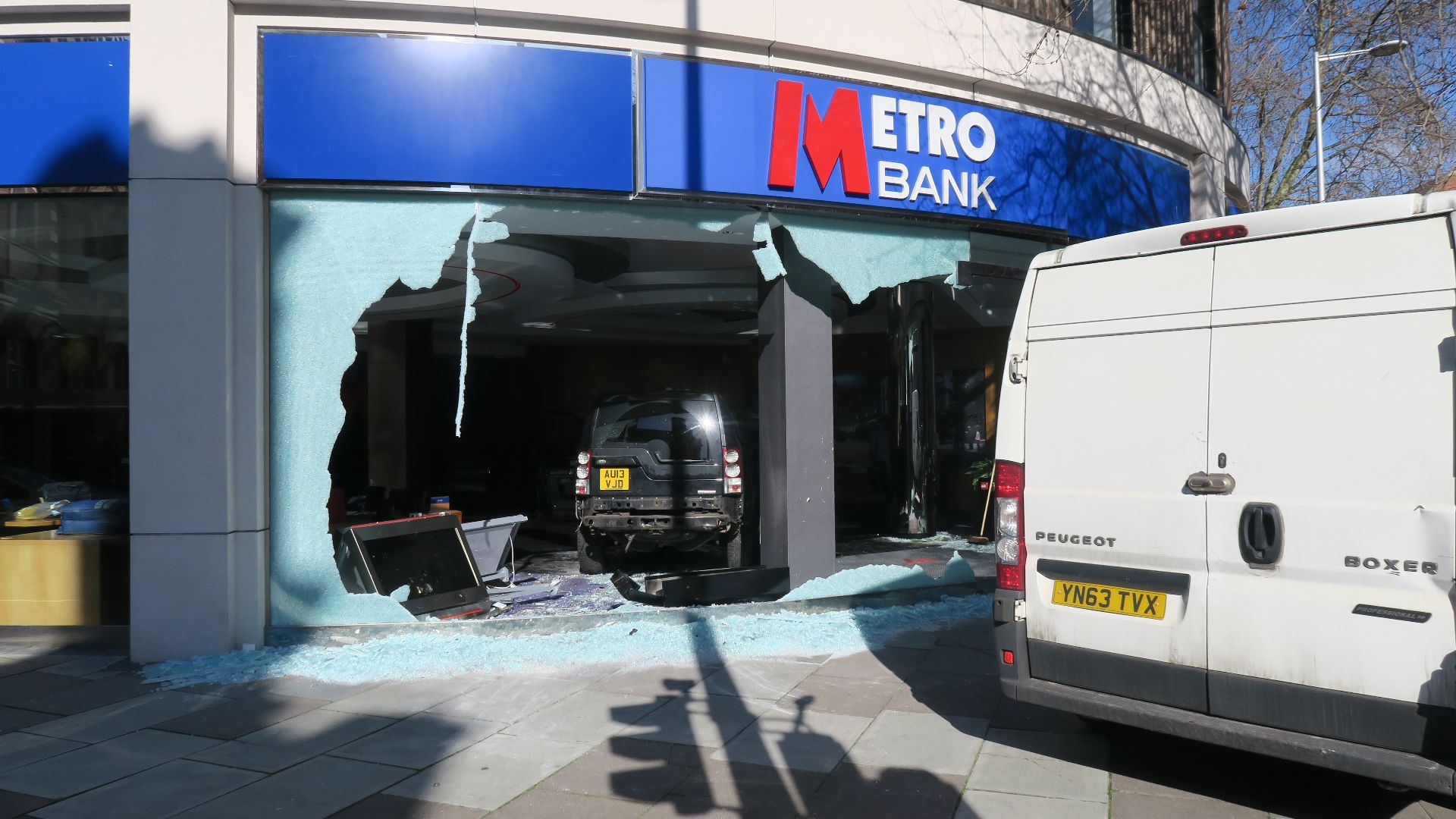 File:Metro Bank, 234 King's Rd, London SW3, UK. Car smash robbery.jpg